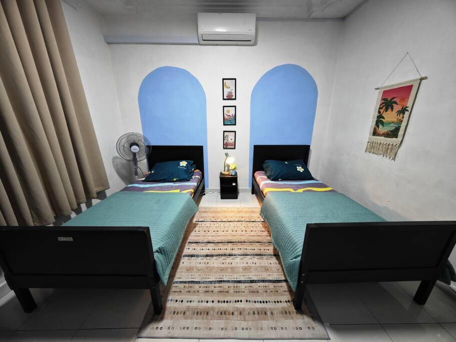 Three-Bedroom House photo 2