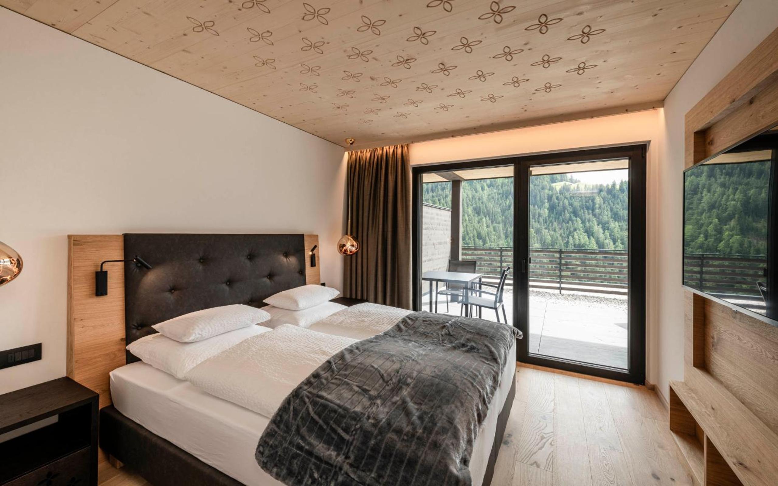 Apartment with Mountain View