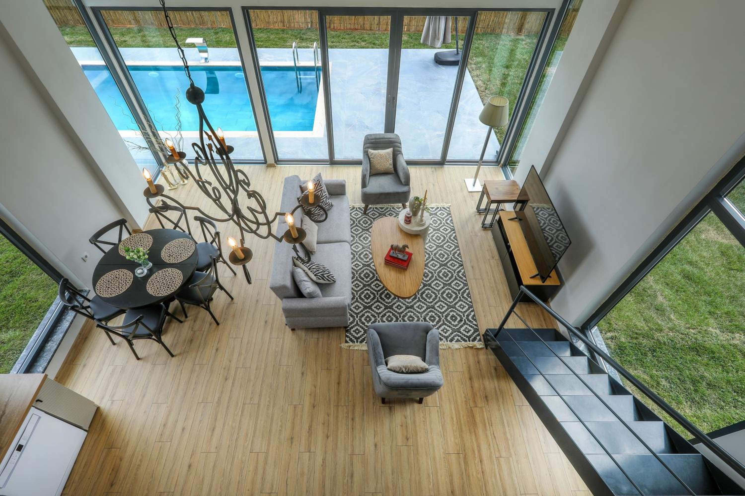 Villa - Photo 1