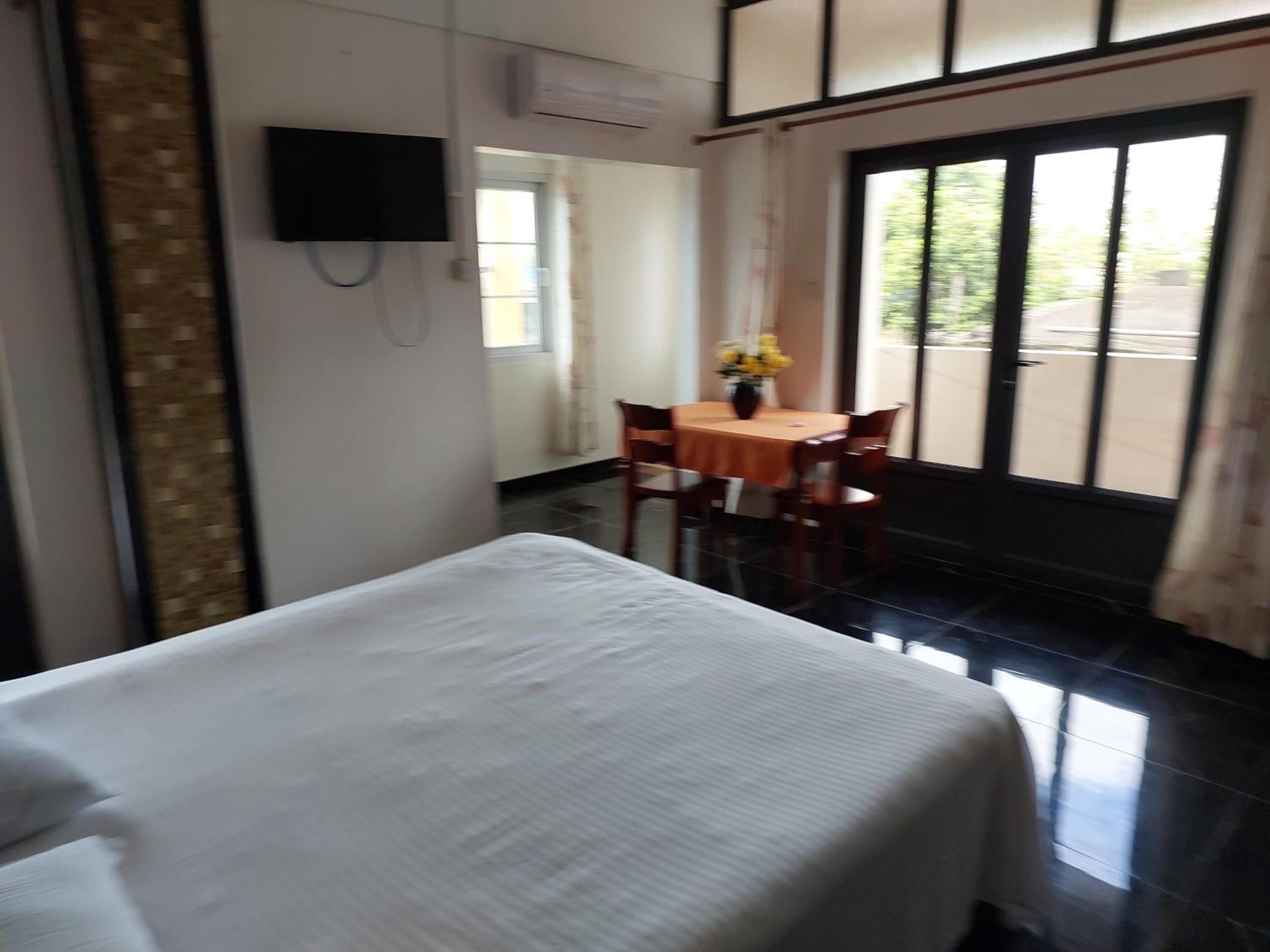 Deluxe Double Room with Balcony photo 2