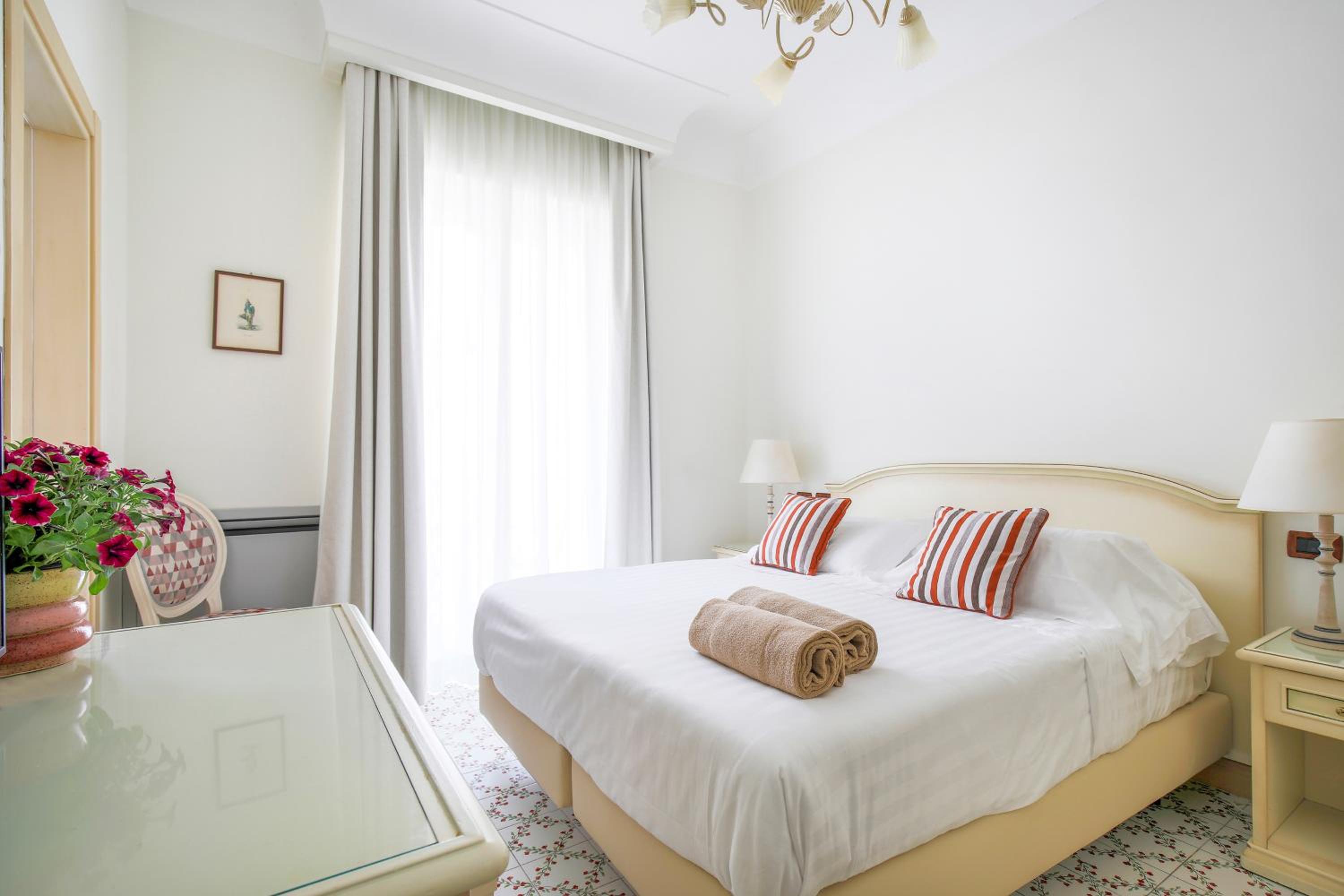 Double Room - Photo 5
