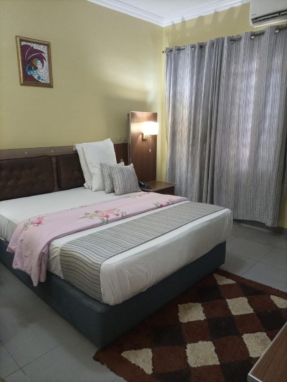 Deluxe Double Room (2 Adults + 1 Child) photo 1