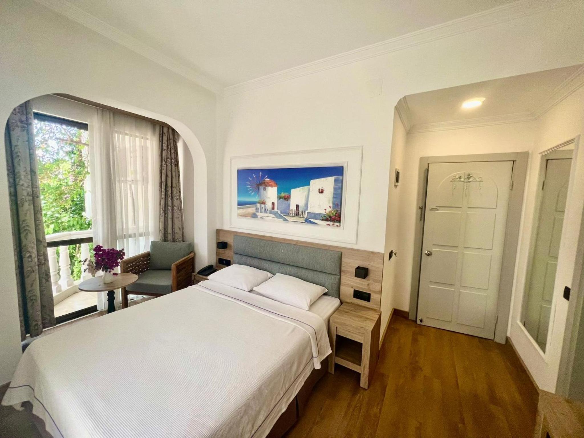 Standard Double or Twin Room photo 3