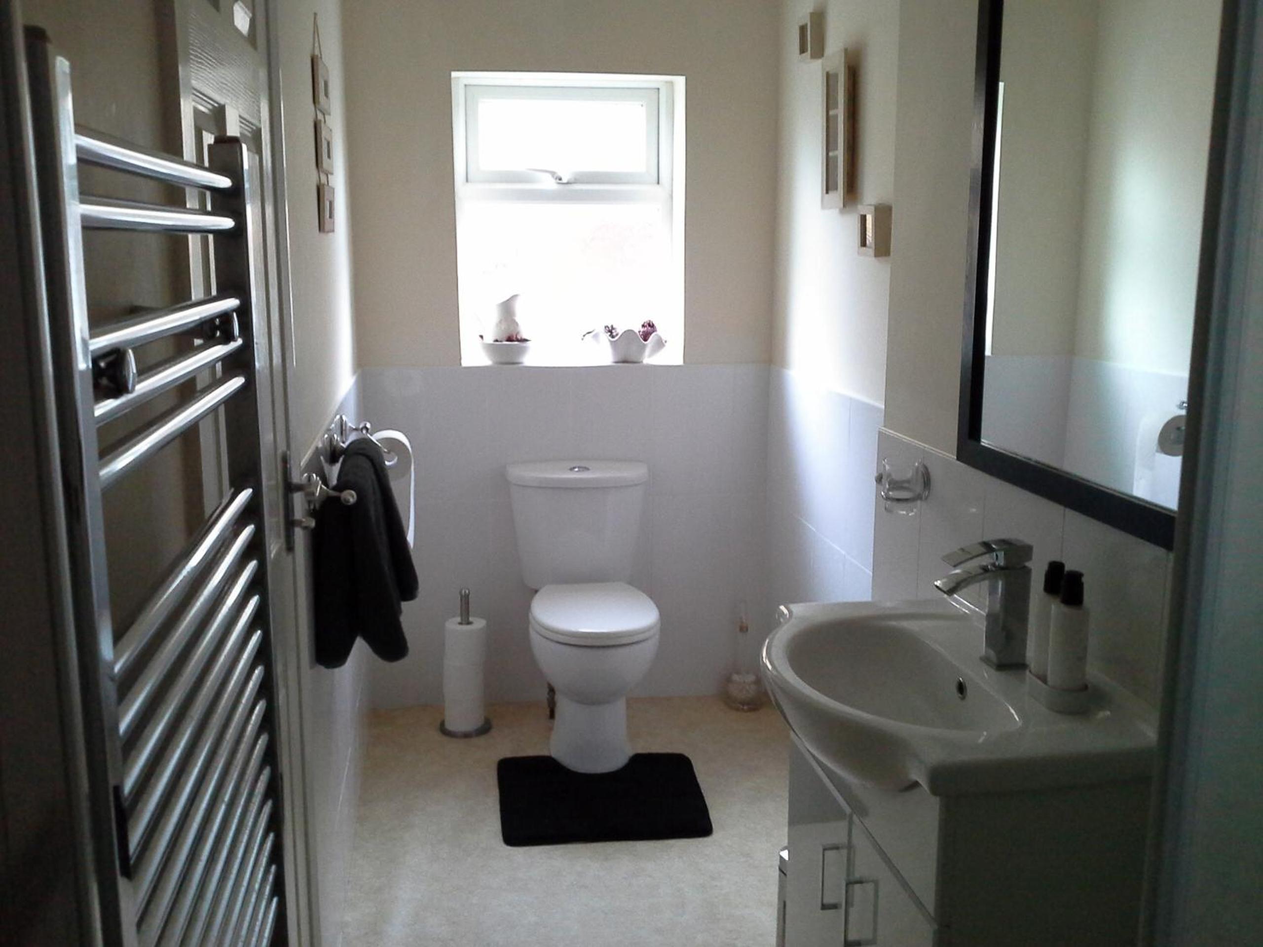 Twin Room with Private Bathroom photo 2