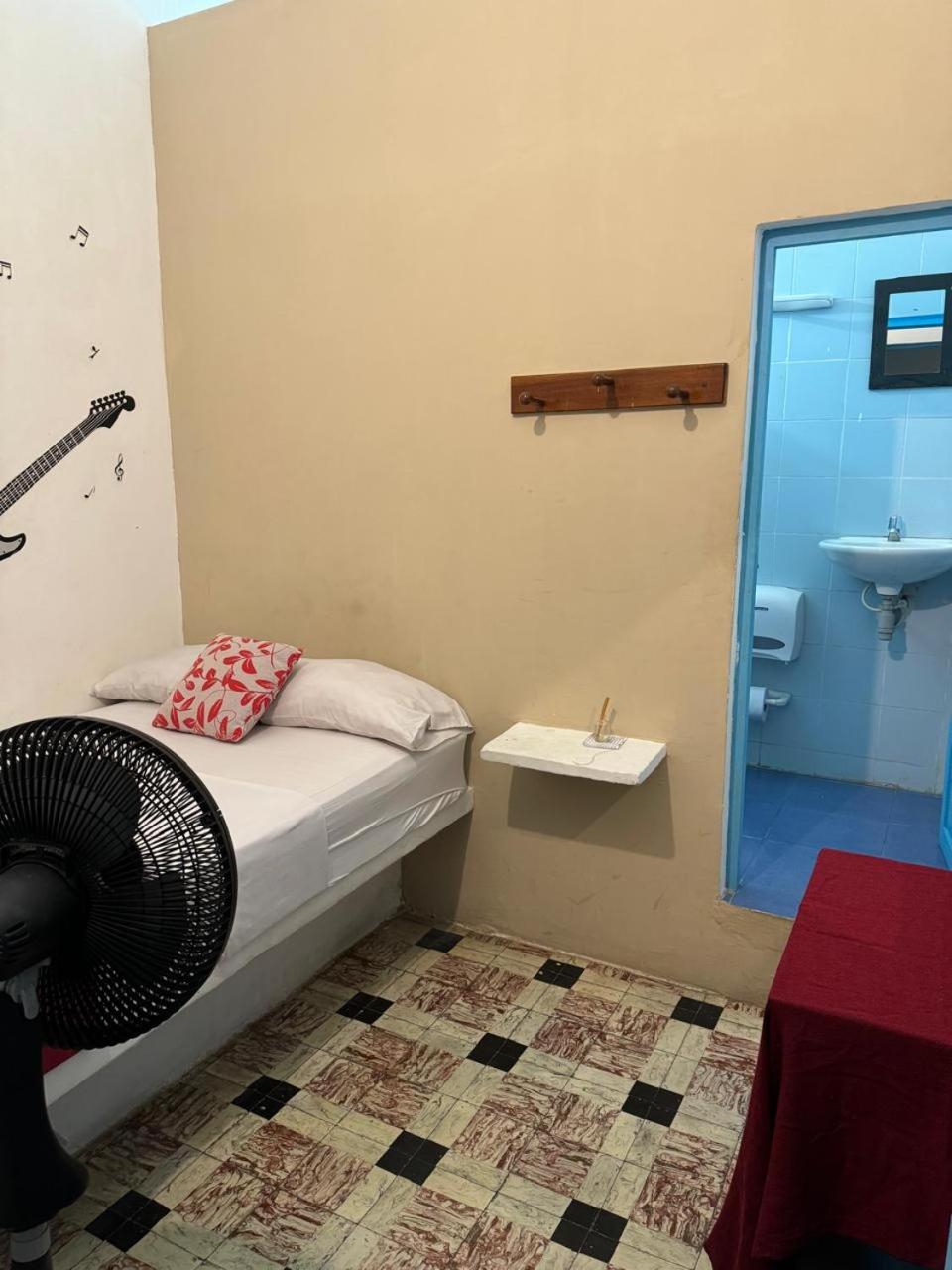 Small Single Room photo 3