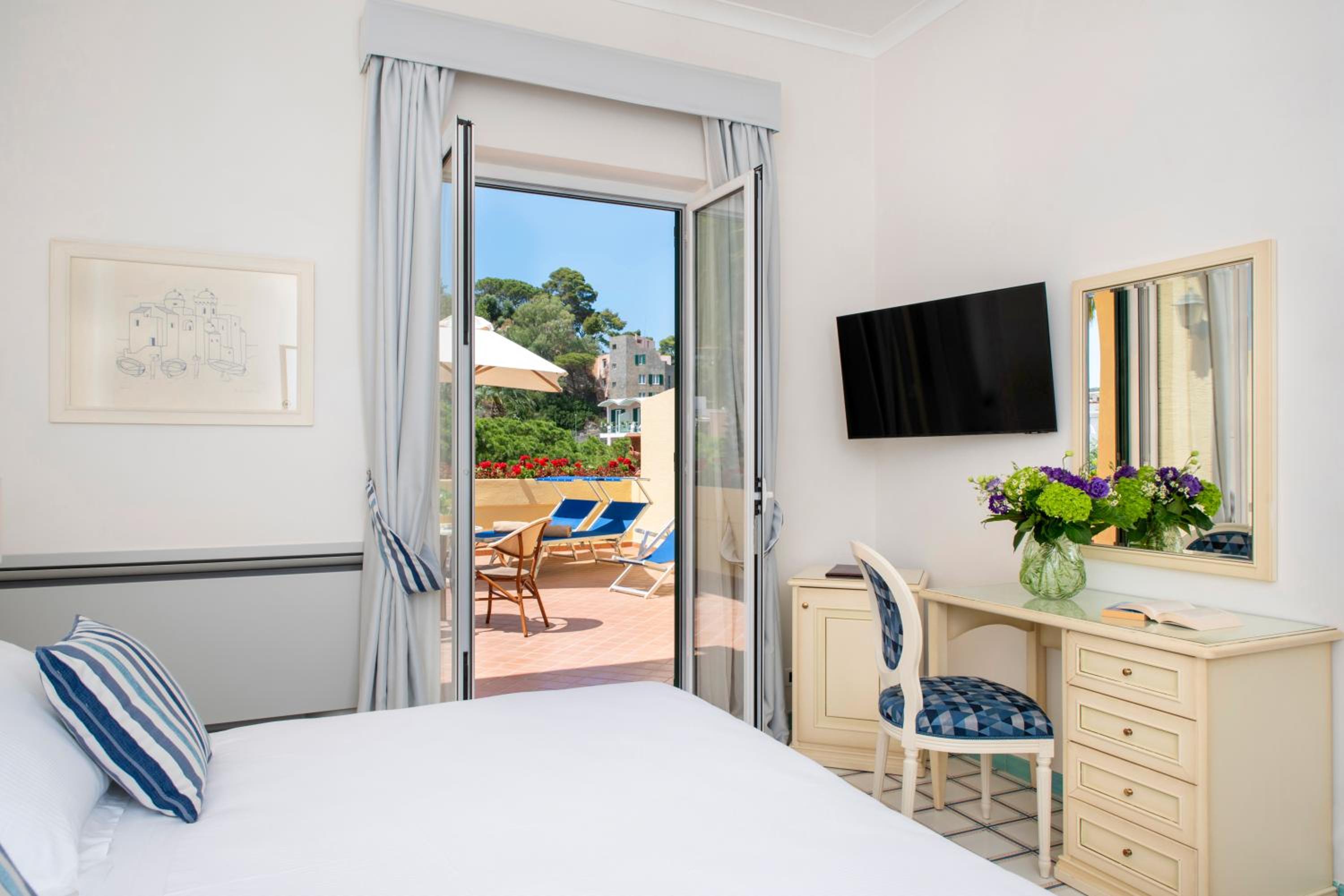 Deluxe Double or Twin Room - Photo 4