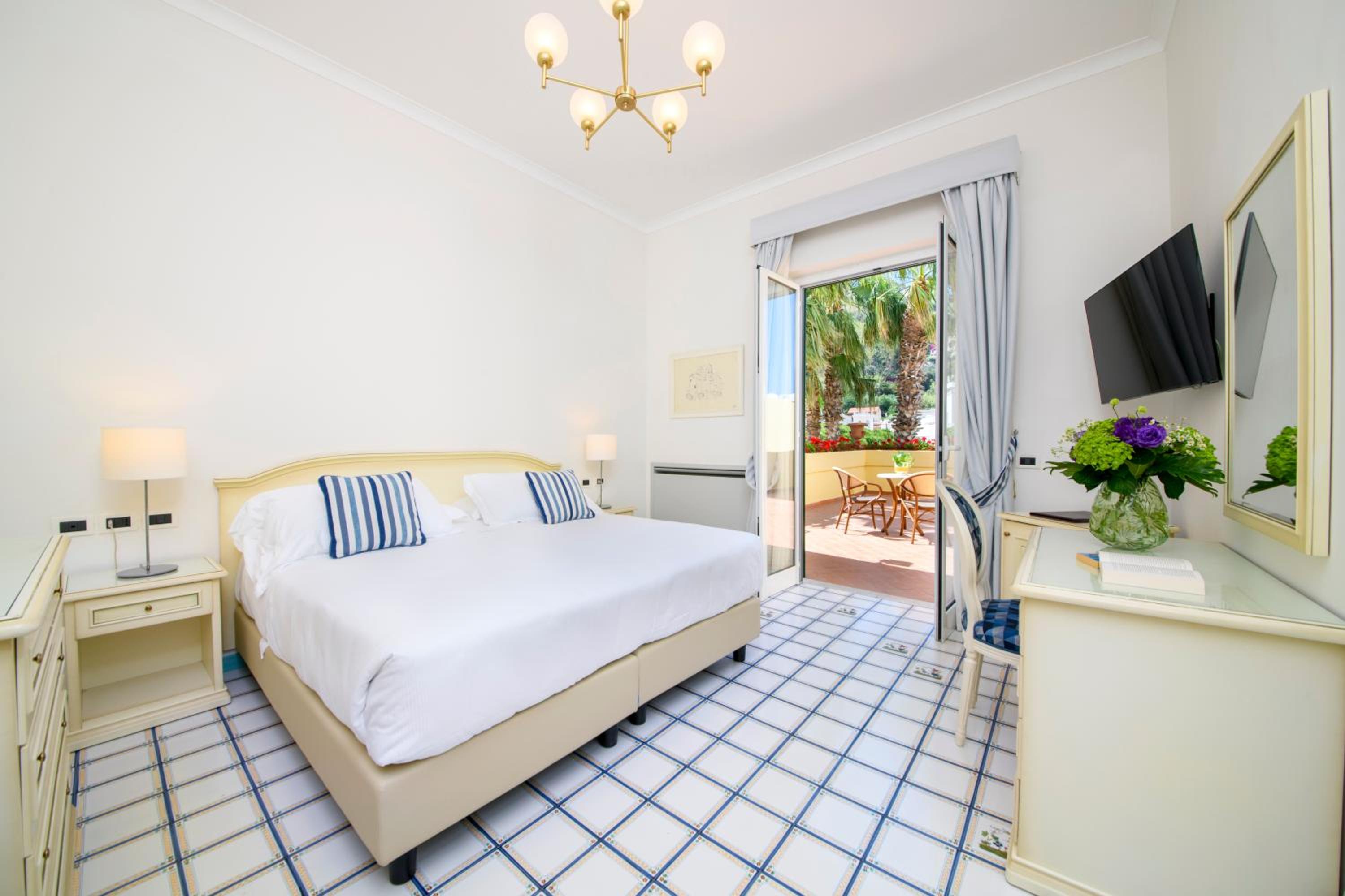 Deluxe Double or Twin Room - Photo 2