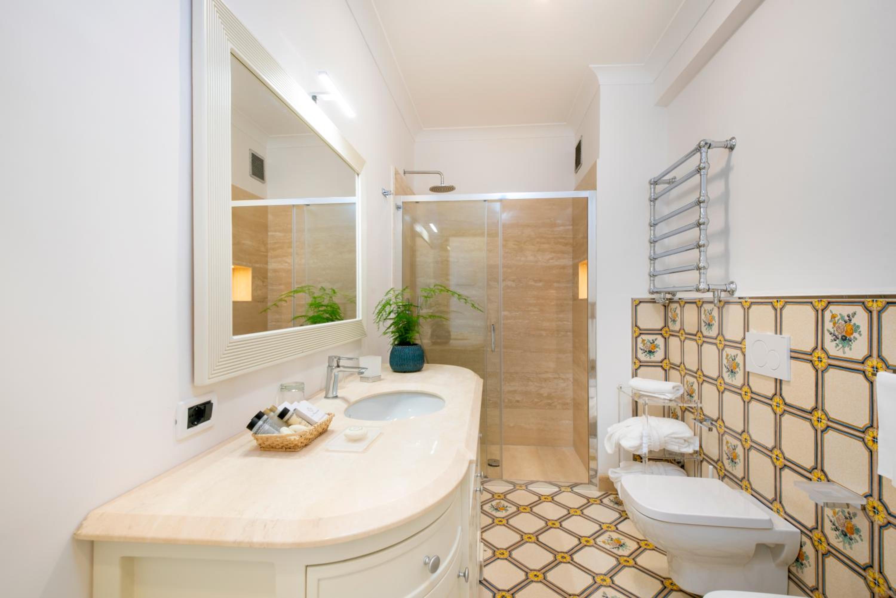 Deluxe Double or Twin Room - Photo 5