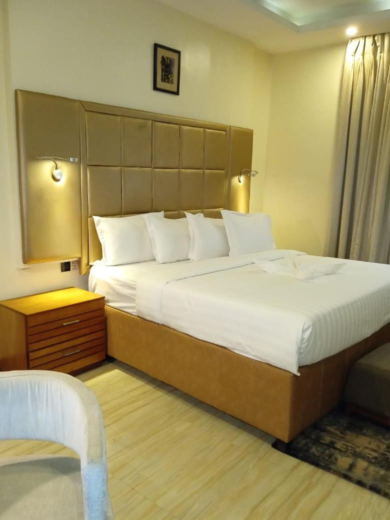 Deluxe Family Suite
