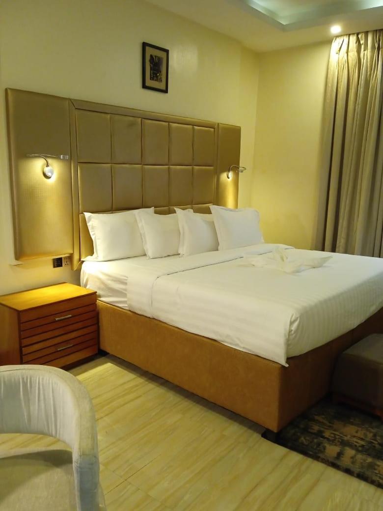 Deluxe Family Suite
