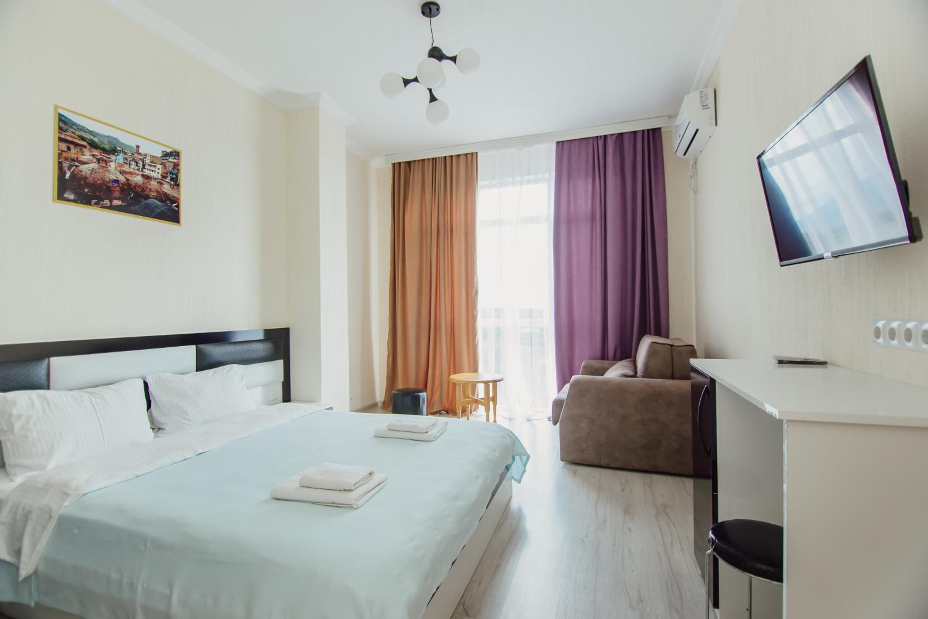 Deluxe Double Room (2 Adults + 1 Child)