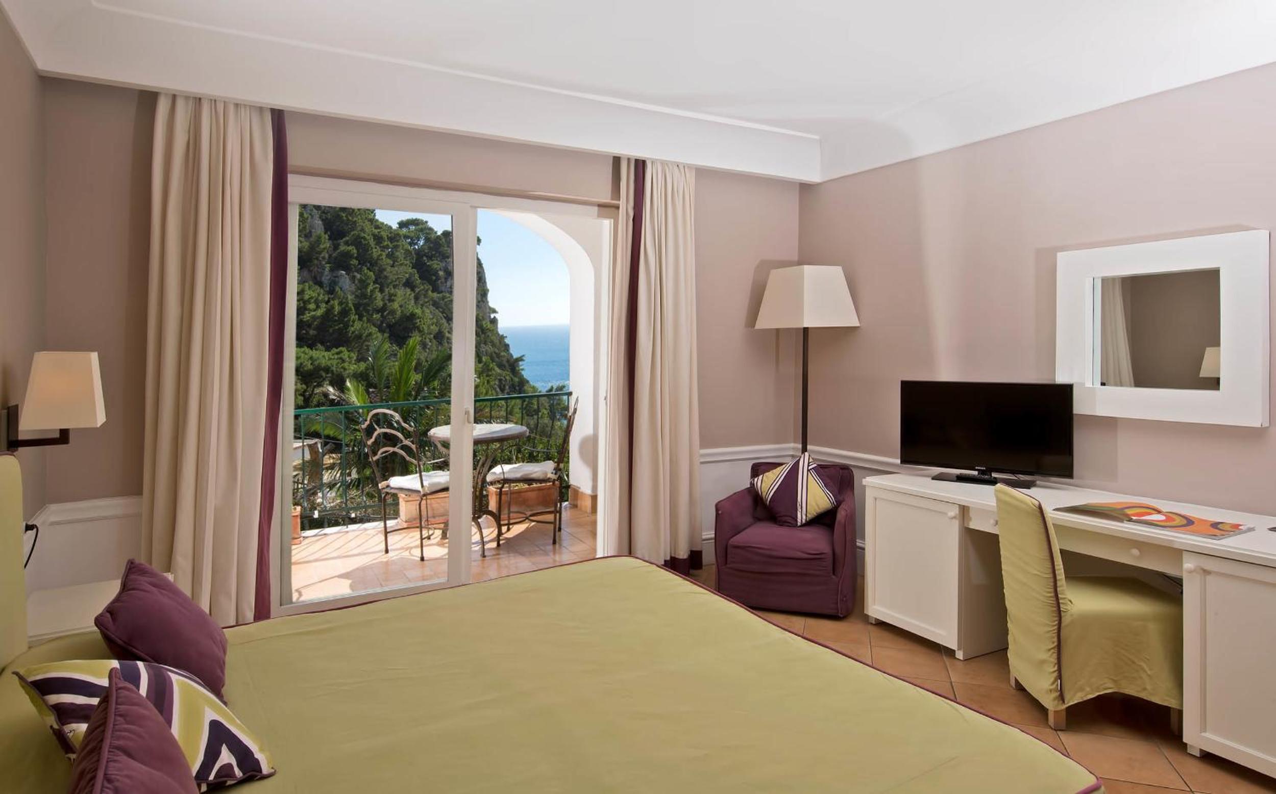 Deluxe Double Room with Balcony and Sea View