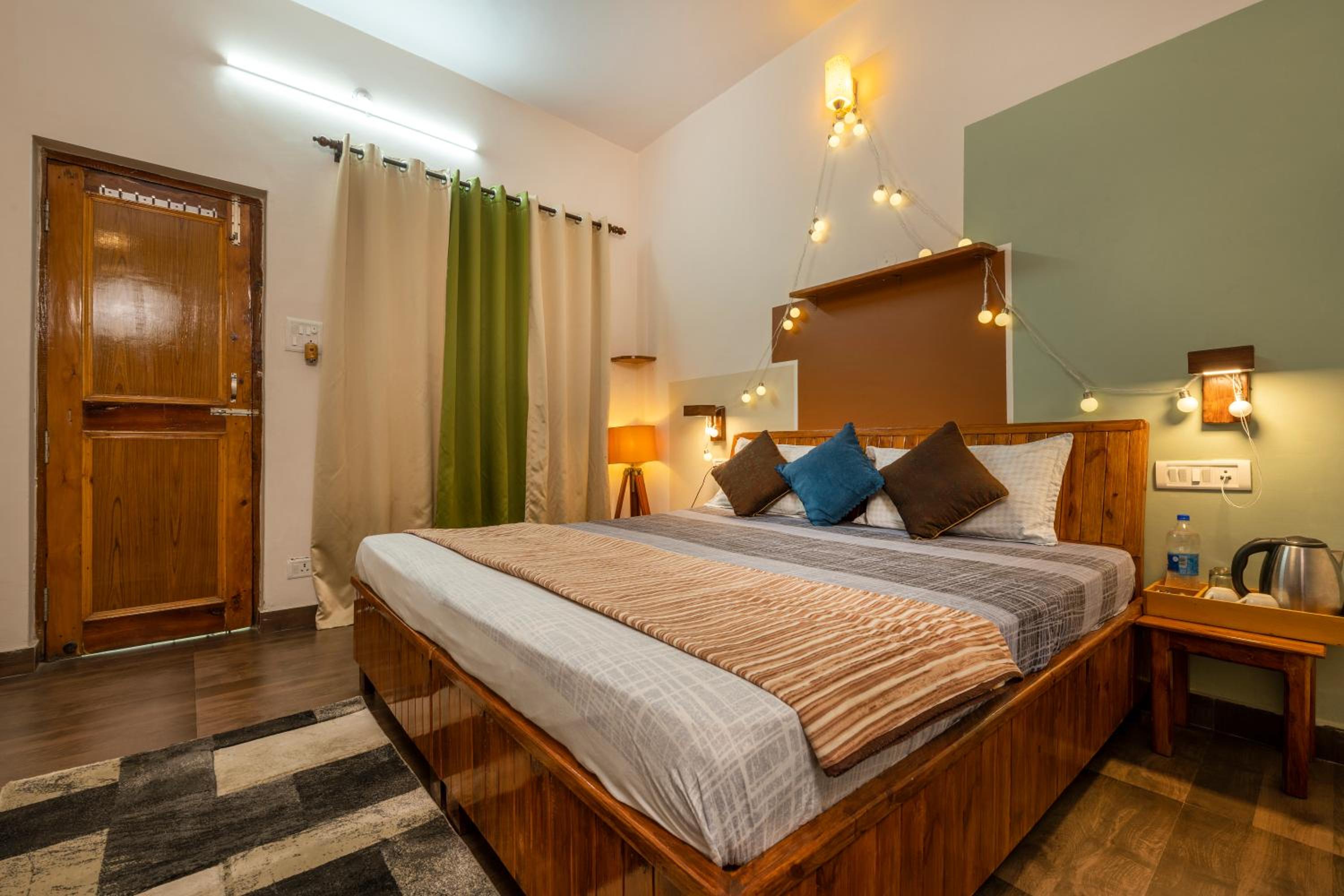 Double Room with Balcony - Photo 4