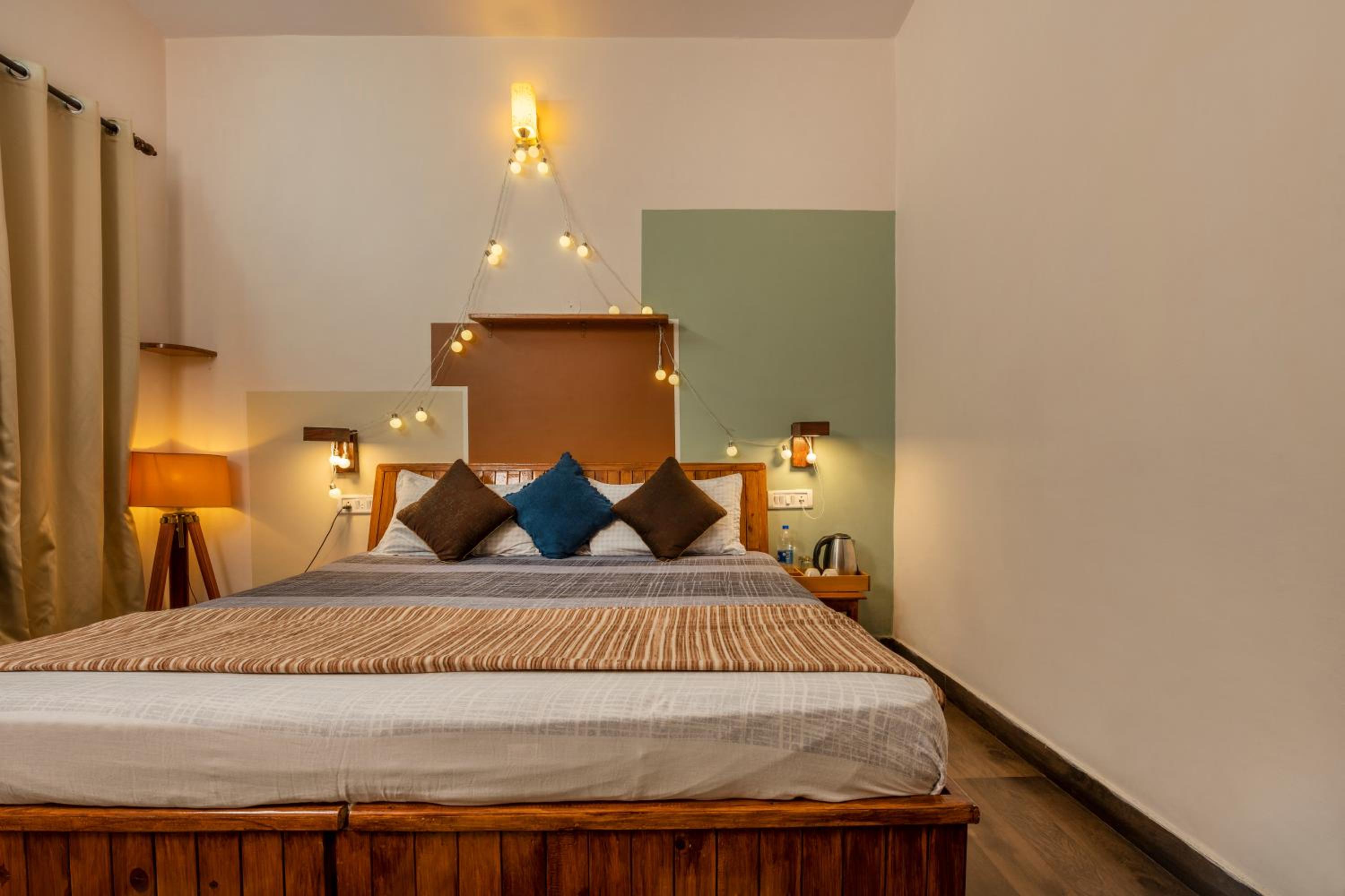 Double Room with Balcony - Photo 10