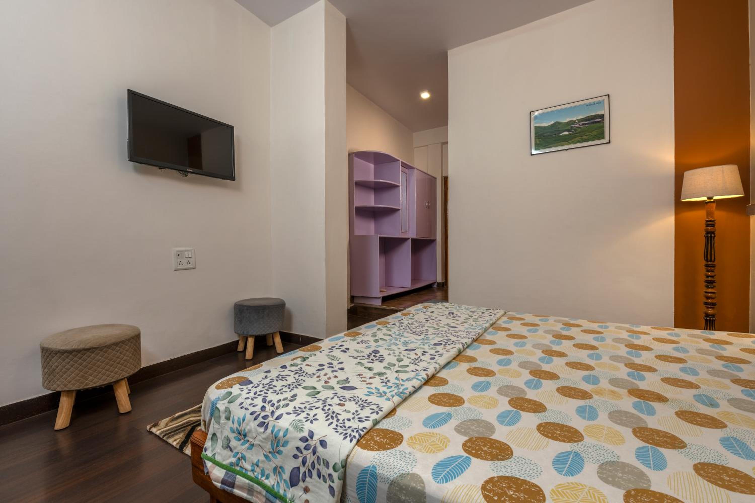 Double Room with Balcony - Photo 8