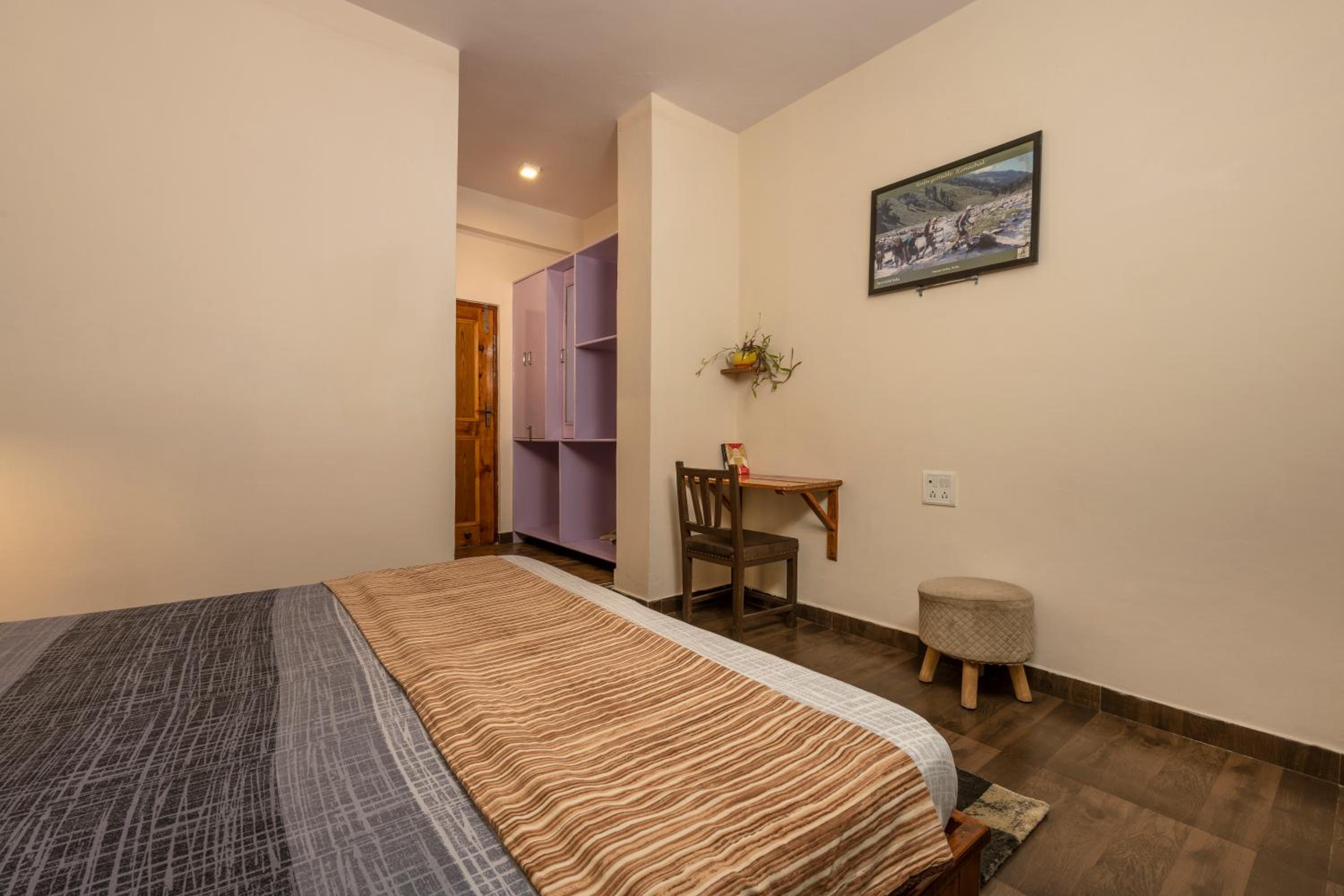 Double Room with Balcony - Photo 13