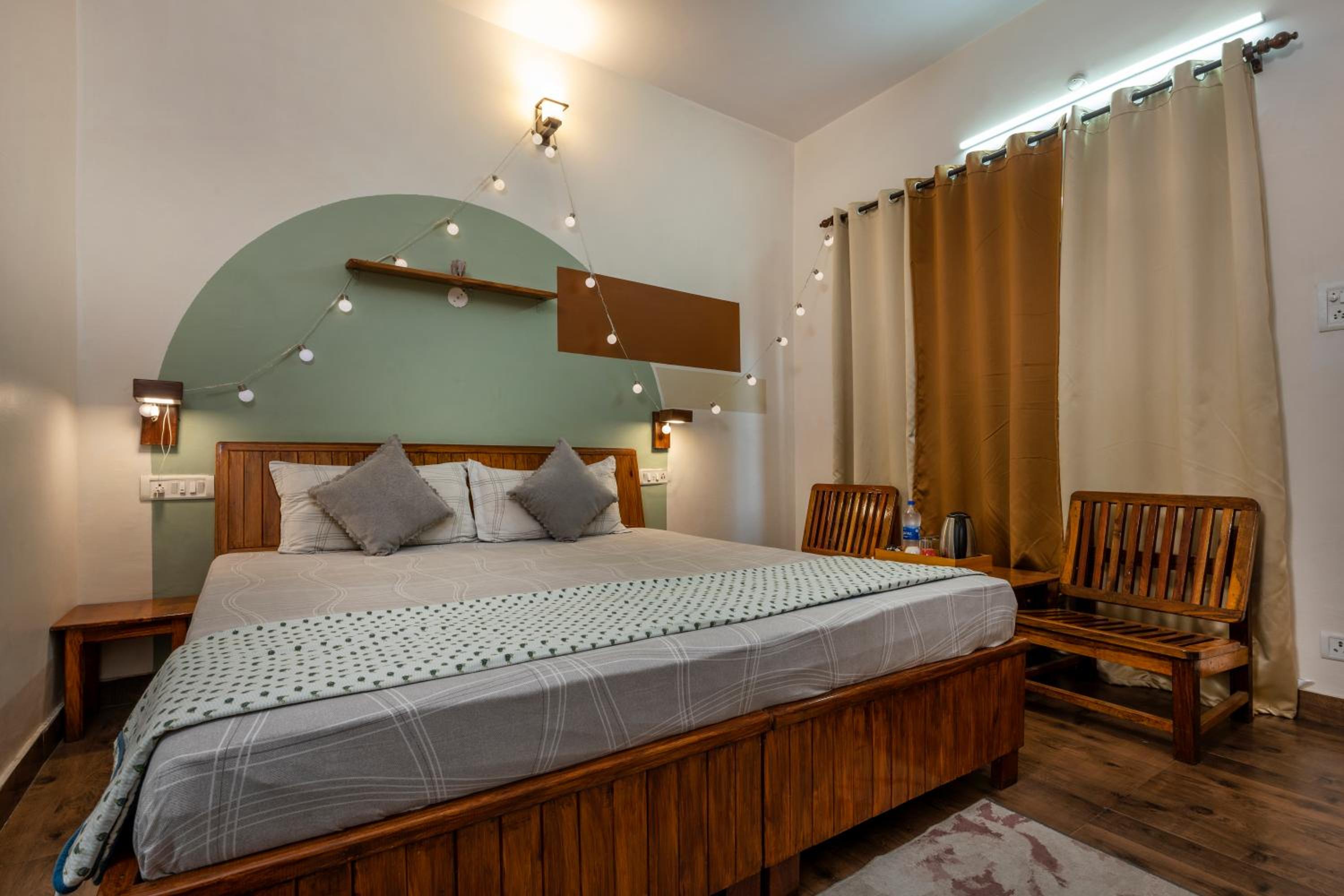 Deluxe Double Room with Balcony - Photo 1