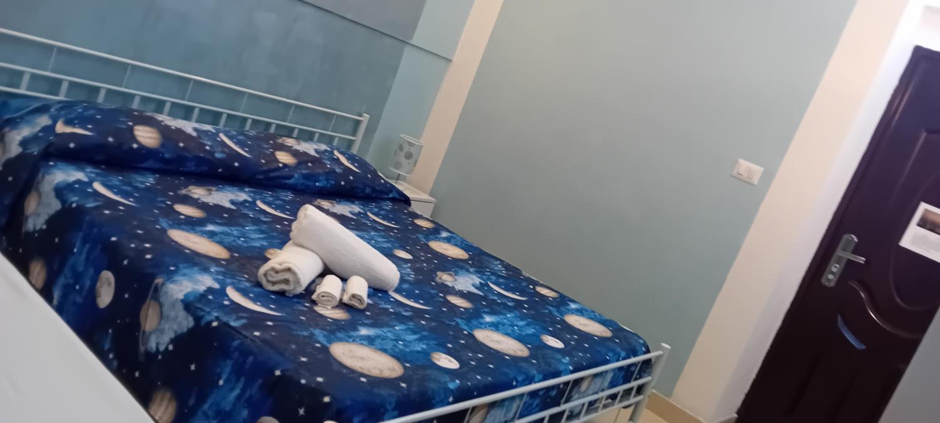Twin Room with Bathroom - Photo 9