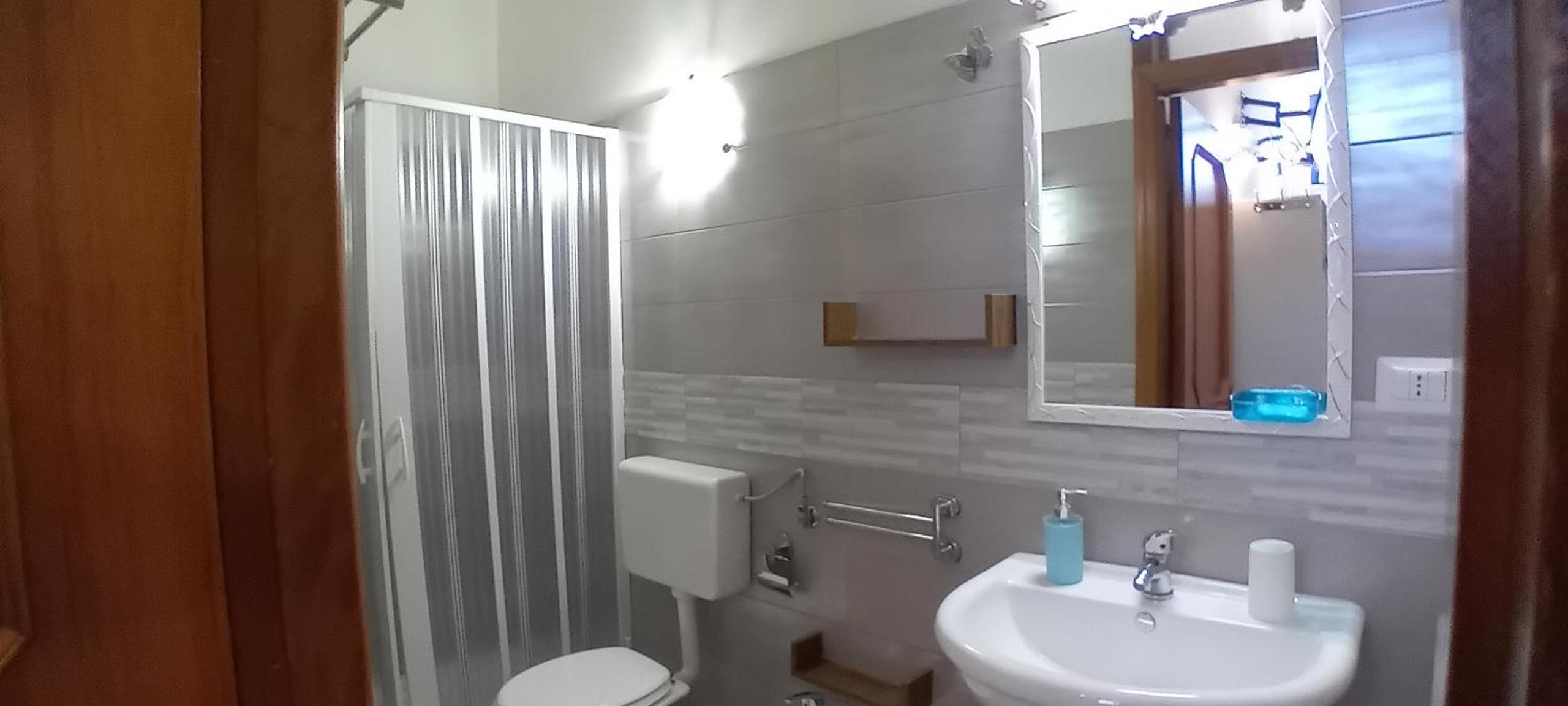 Twin Room with Bathroom - Photo 25