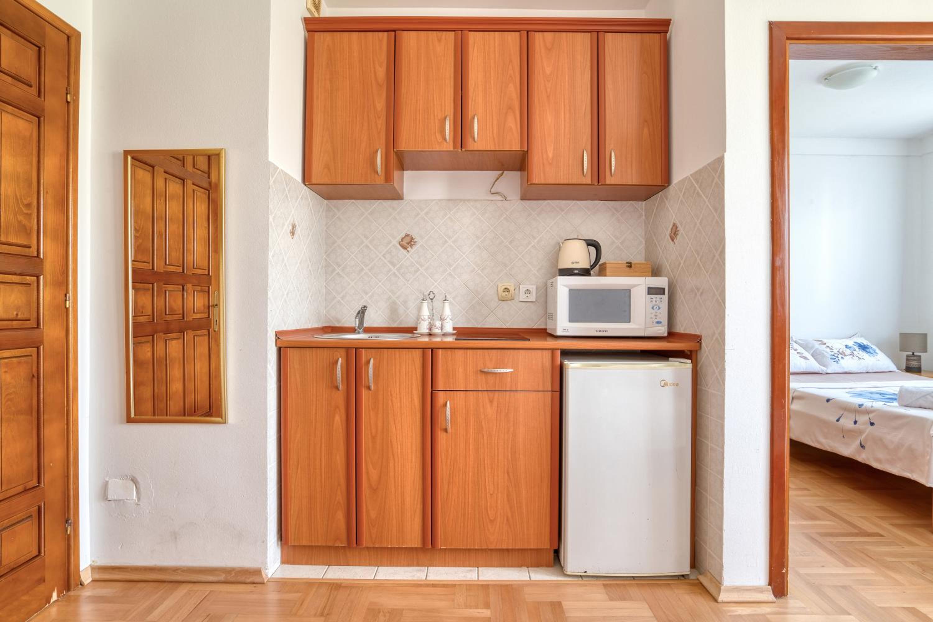 Comfort One-Bedroom Apartment with Terrace - Photo 21