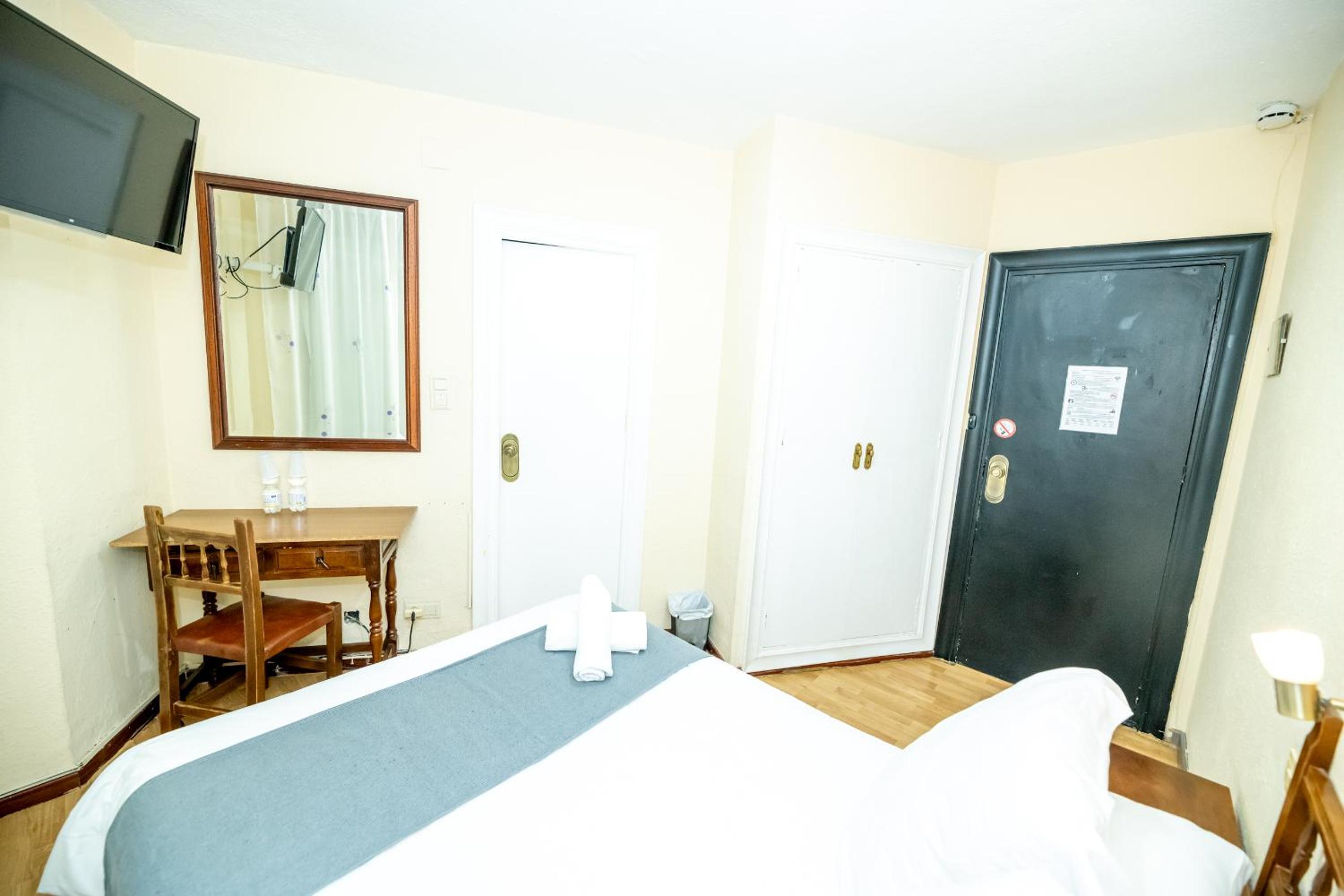Economy Double or Twin Room - Photo 3