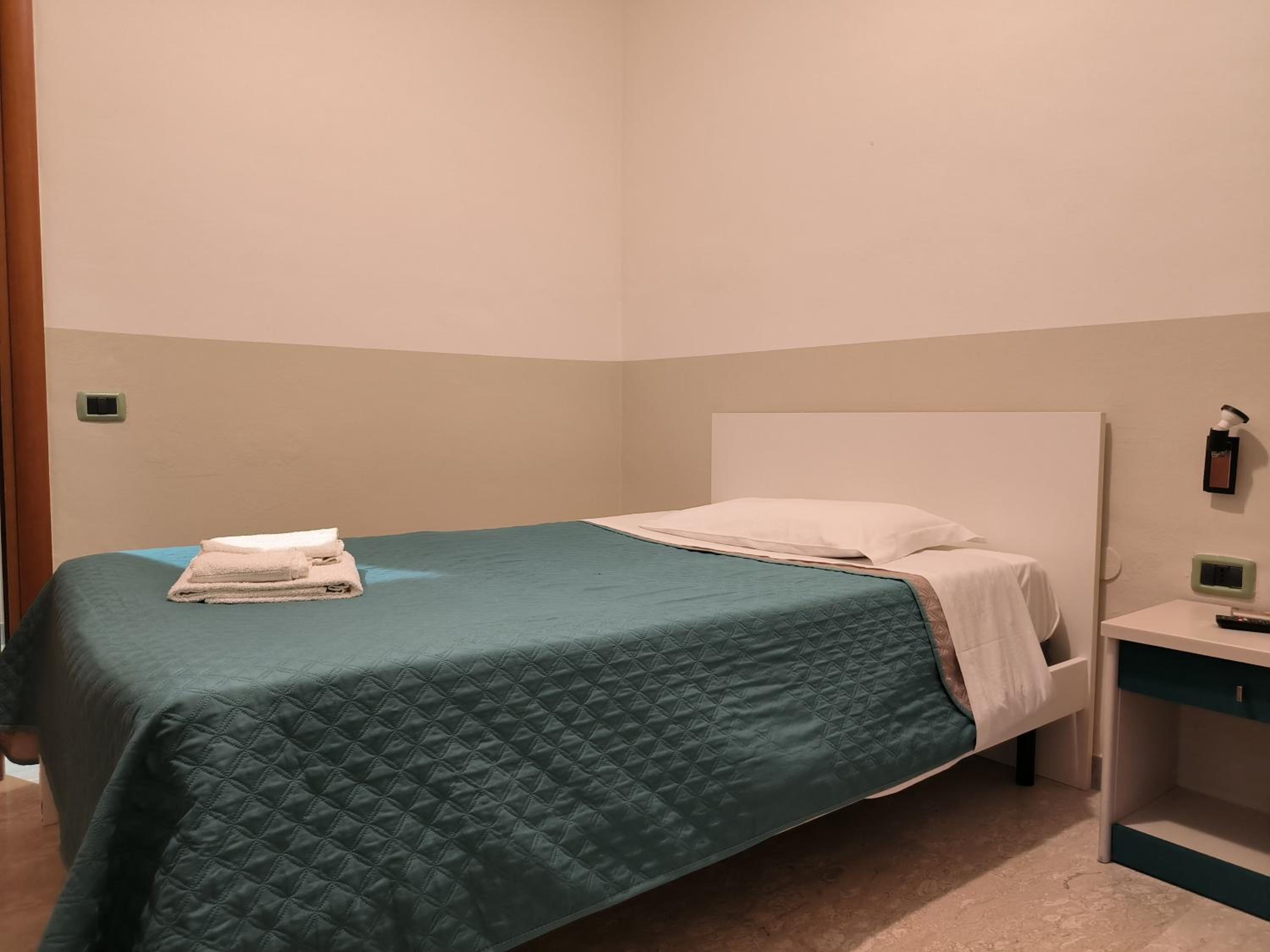 Single Room photo 3
