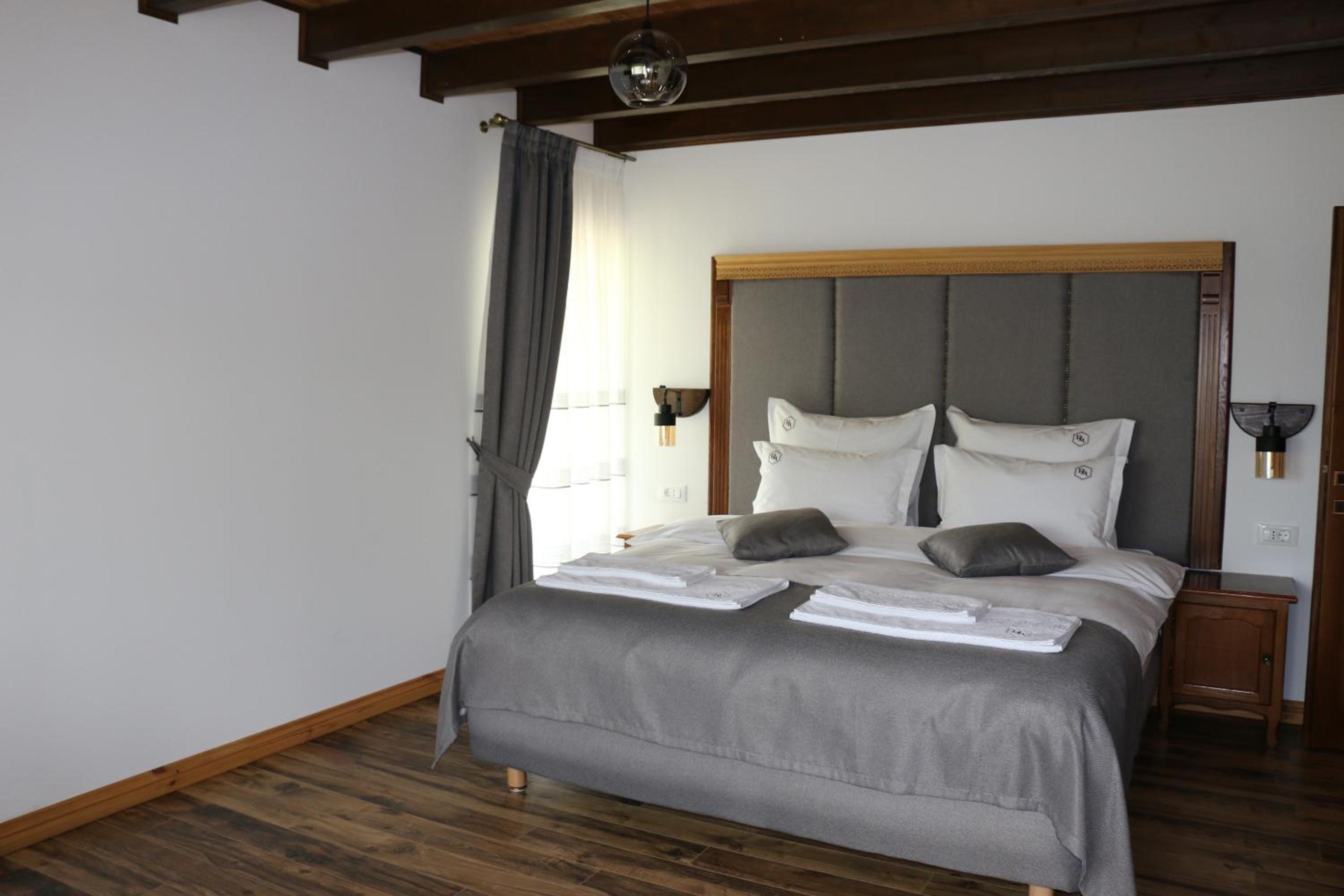 Large Double Room photo 1