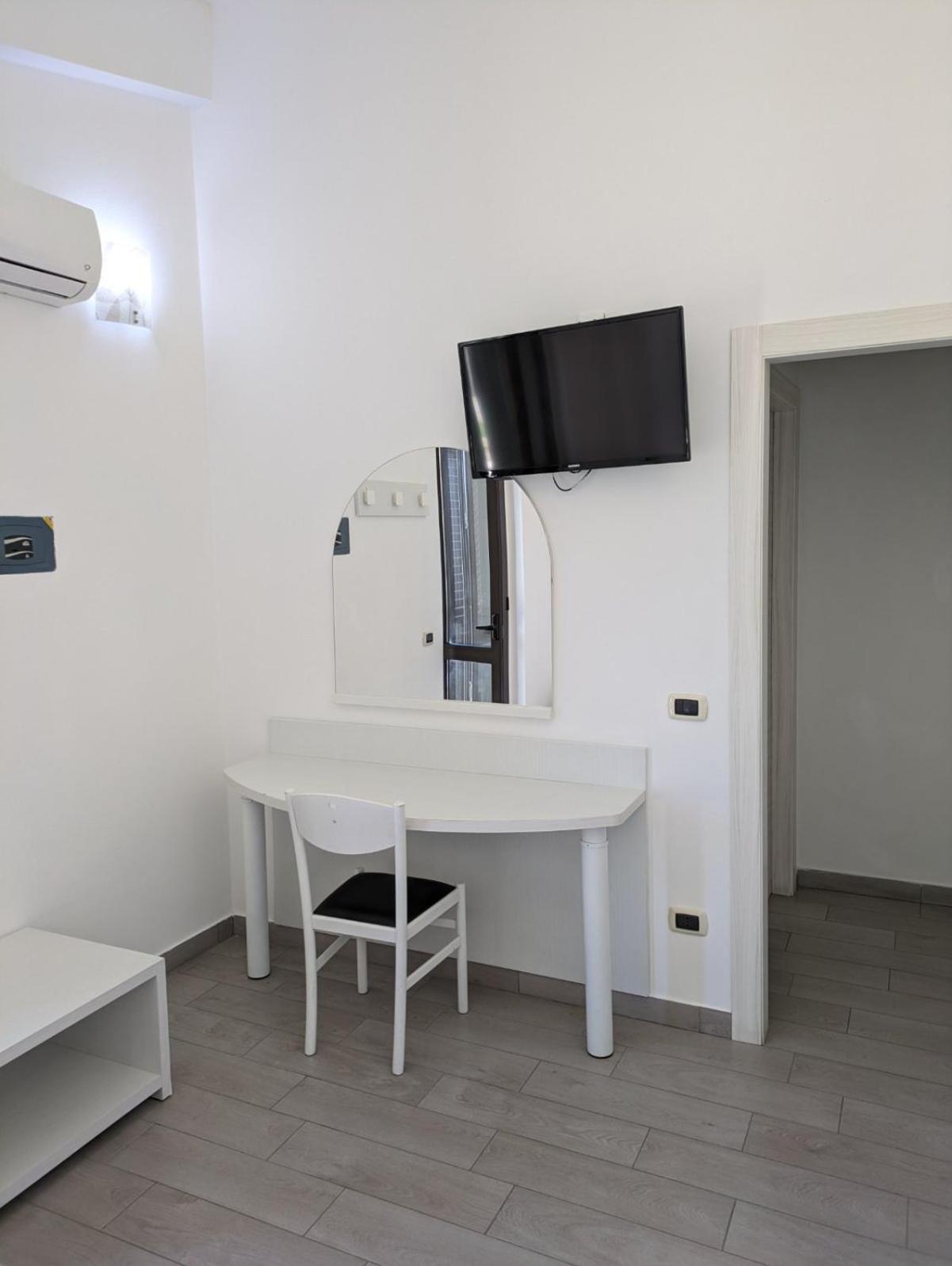 Double Room - Photo 4
