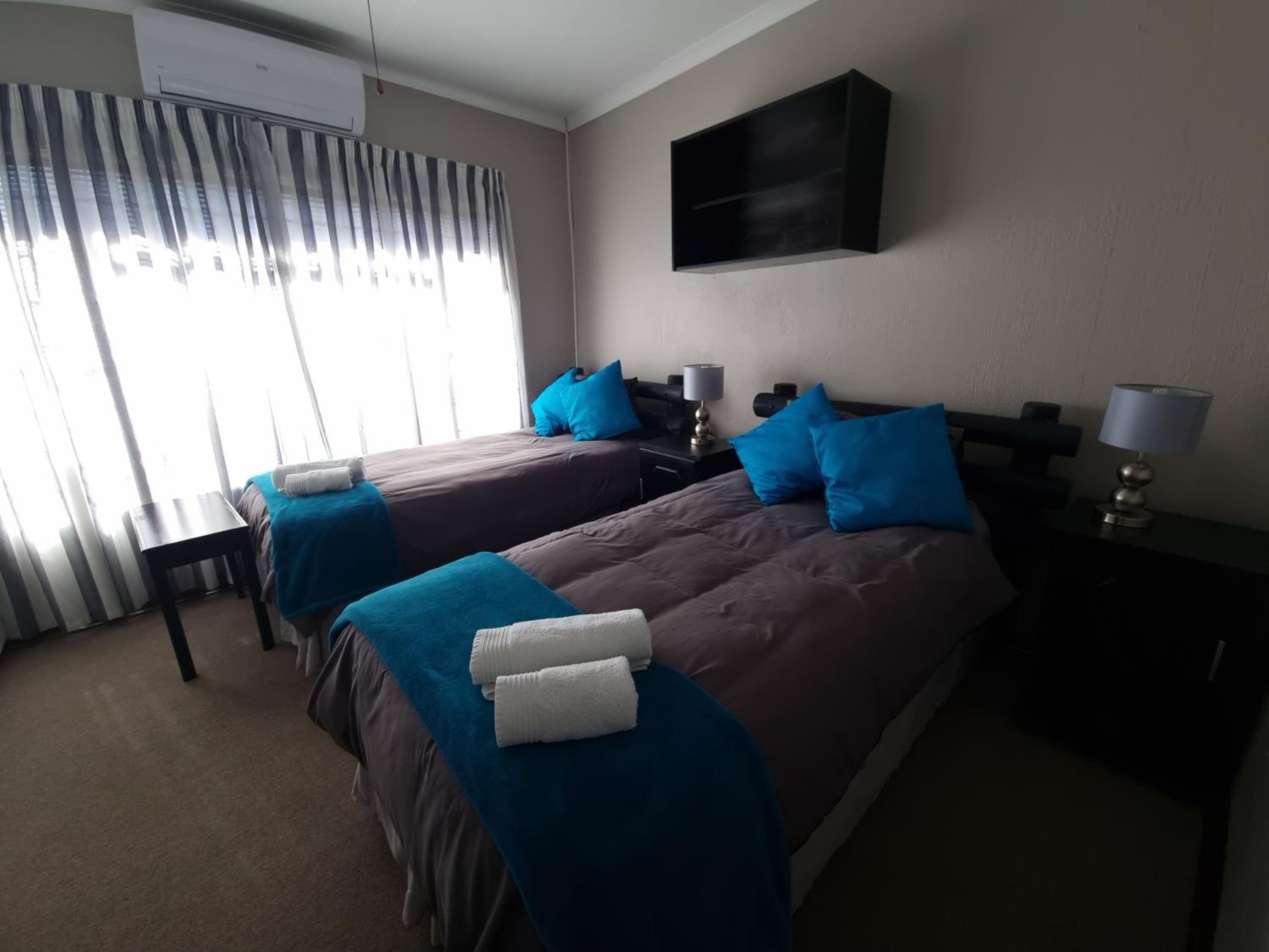 Double or Twin Room photo 2