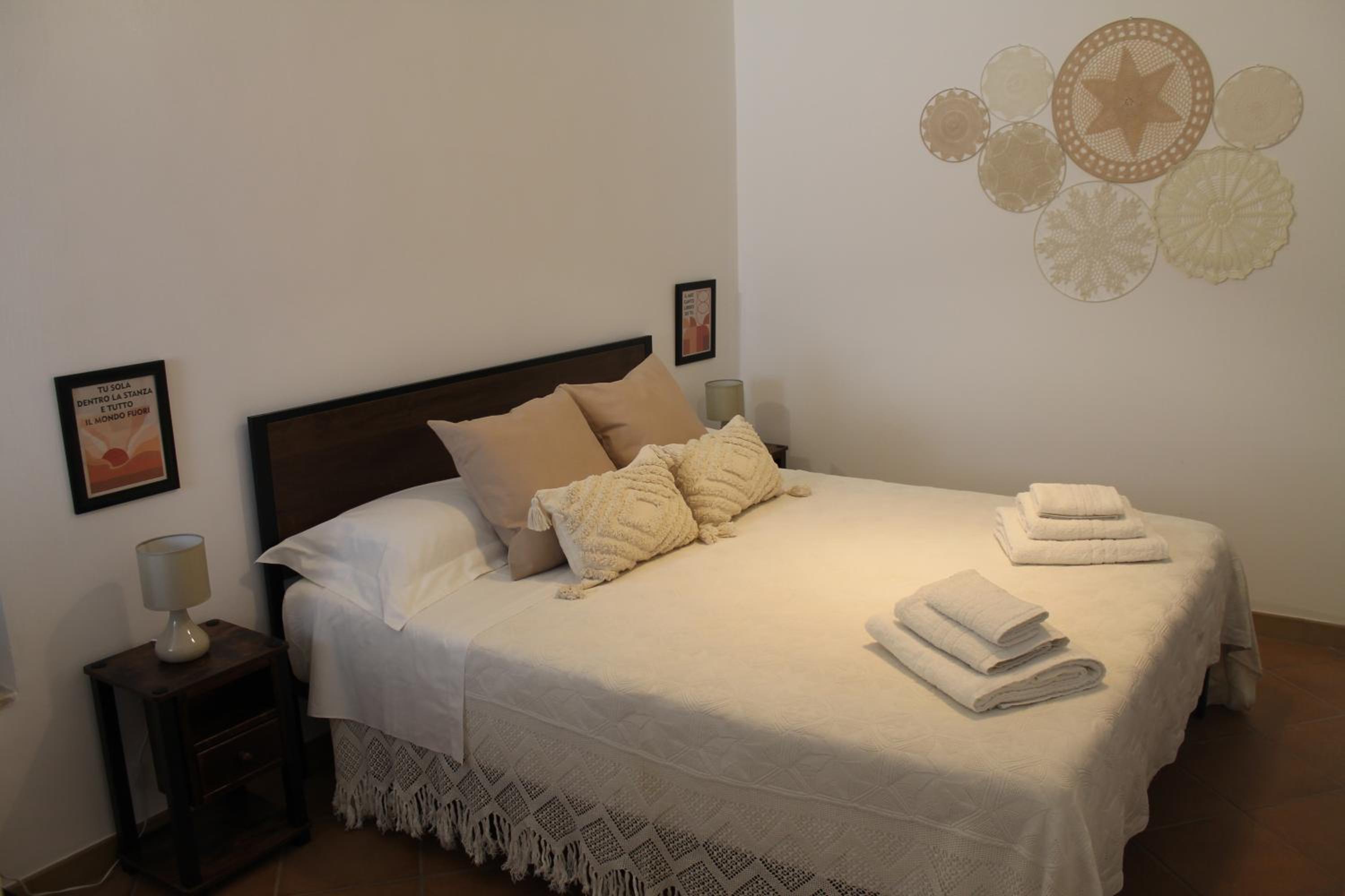 One-Bedroom House photo 1