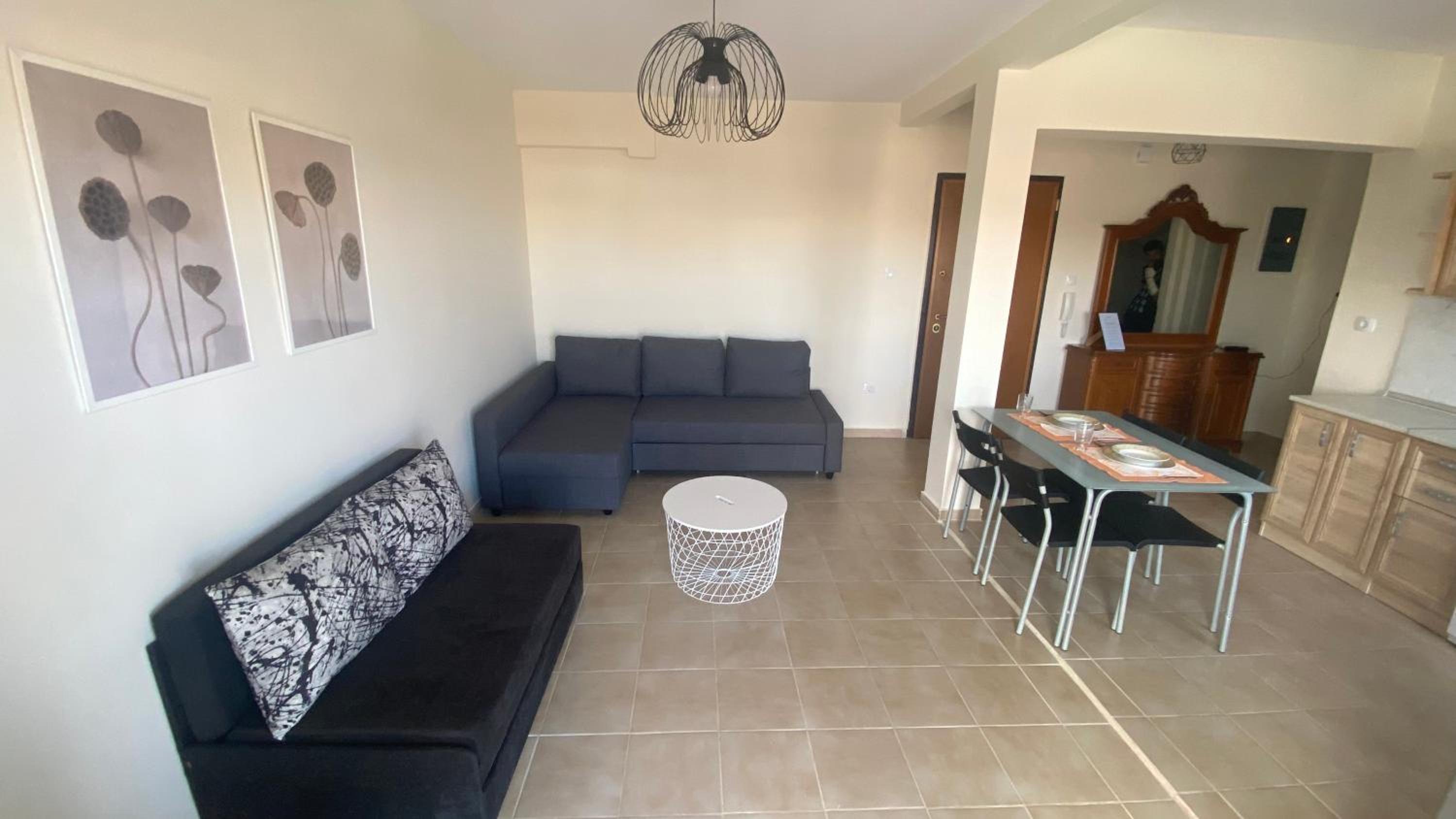 One-Bedroom Apartment - Sea Side