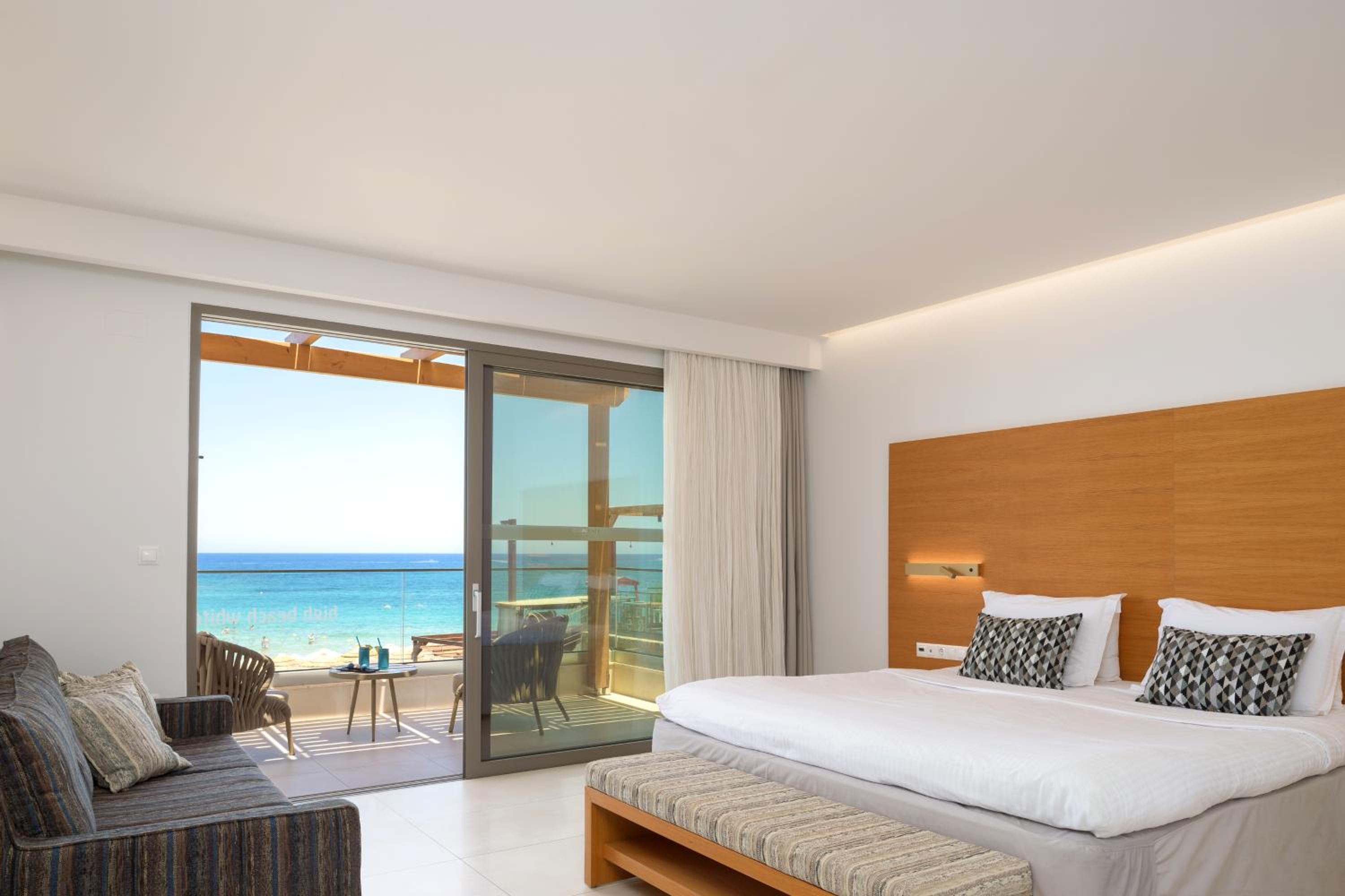 White Deluxe Suite Beach Front