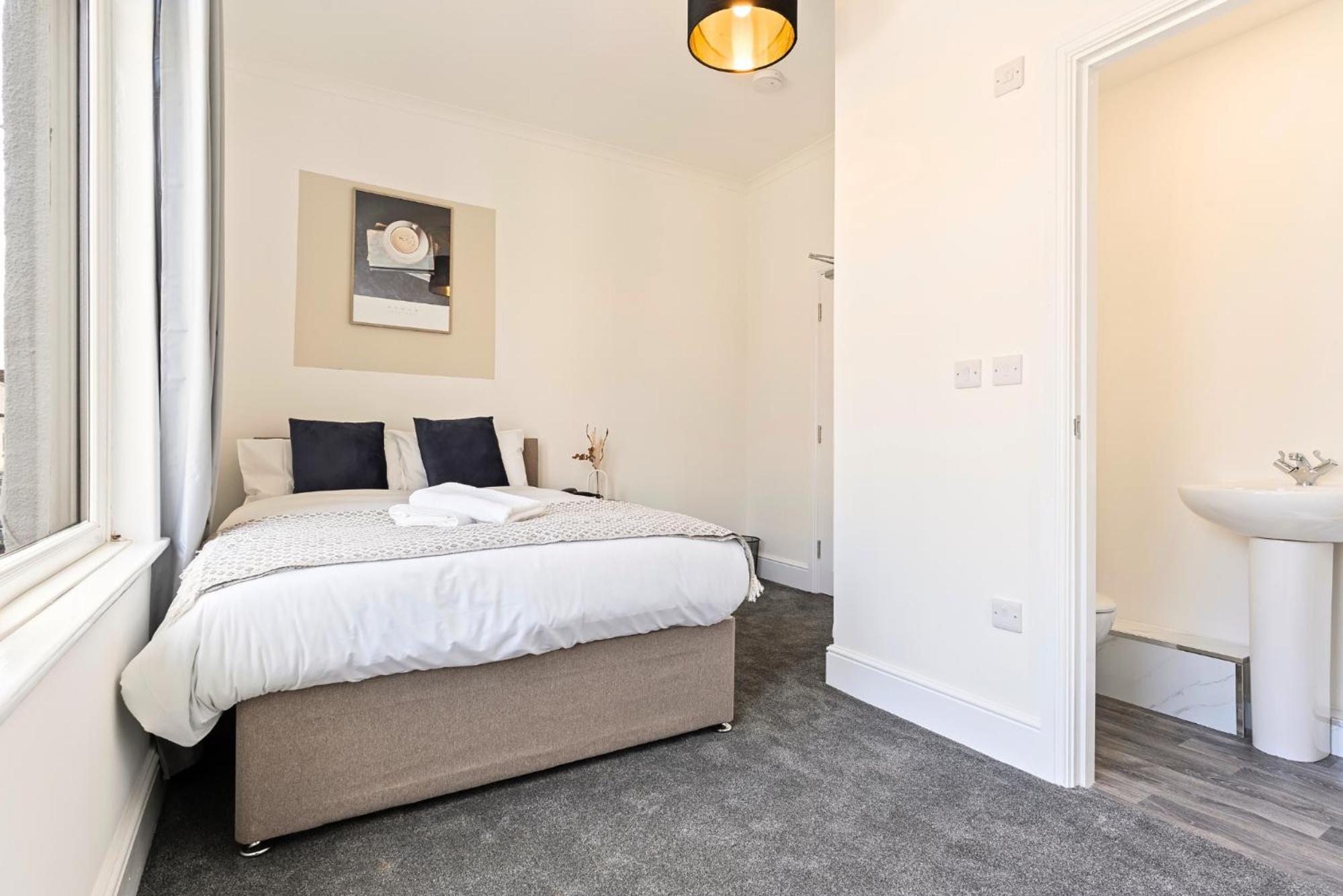 Double Room With Private Bathroom photo 1