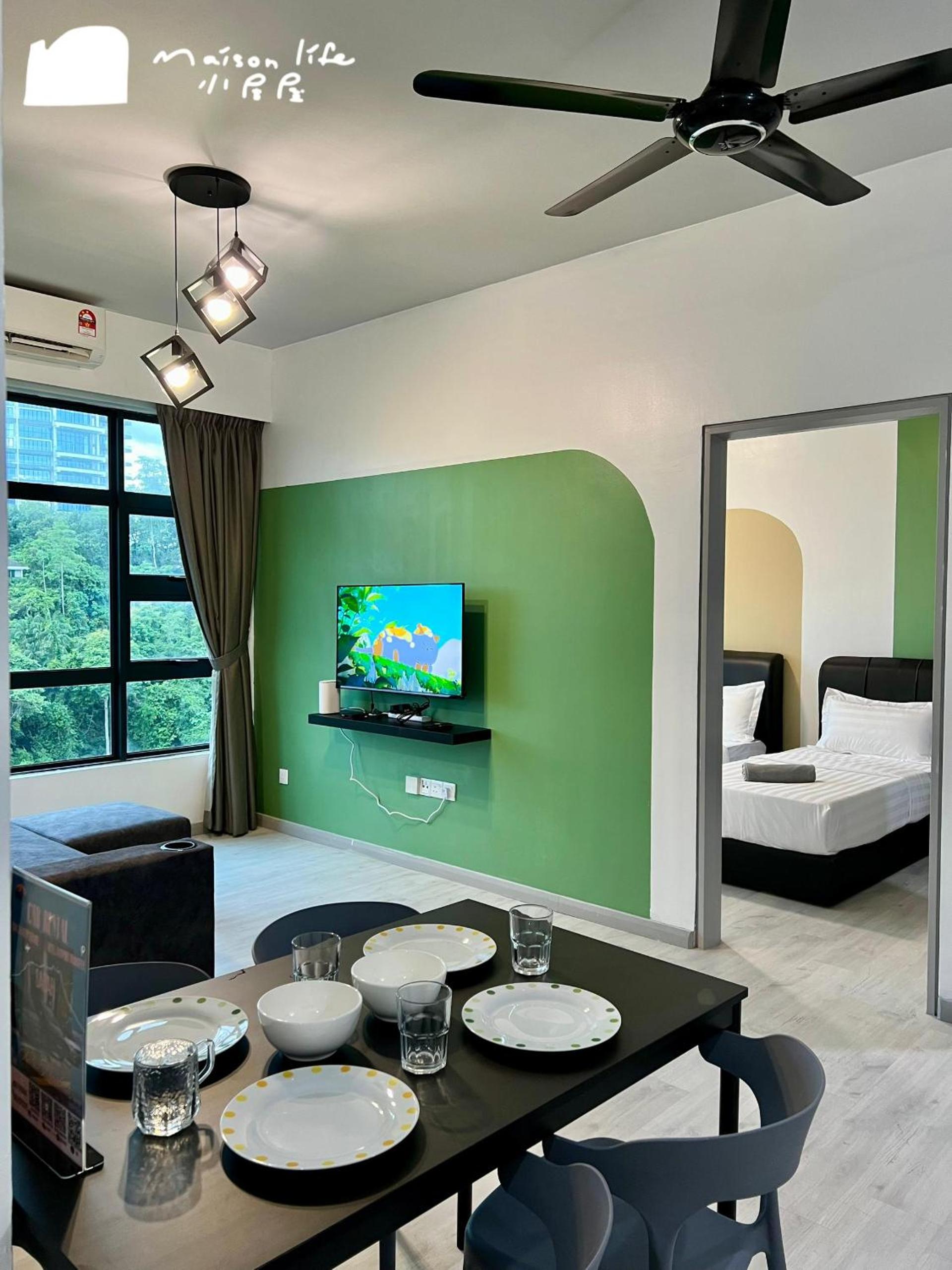 Apartment with Mountain View - Photo 3
