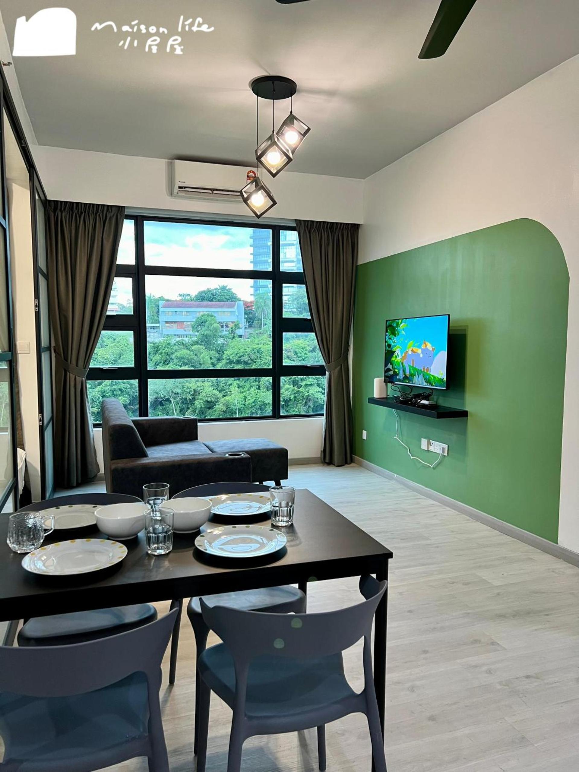 Apartment with Mountain View - Photo 1