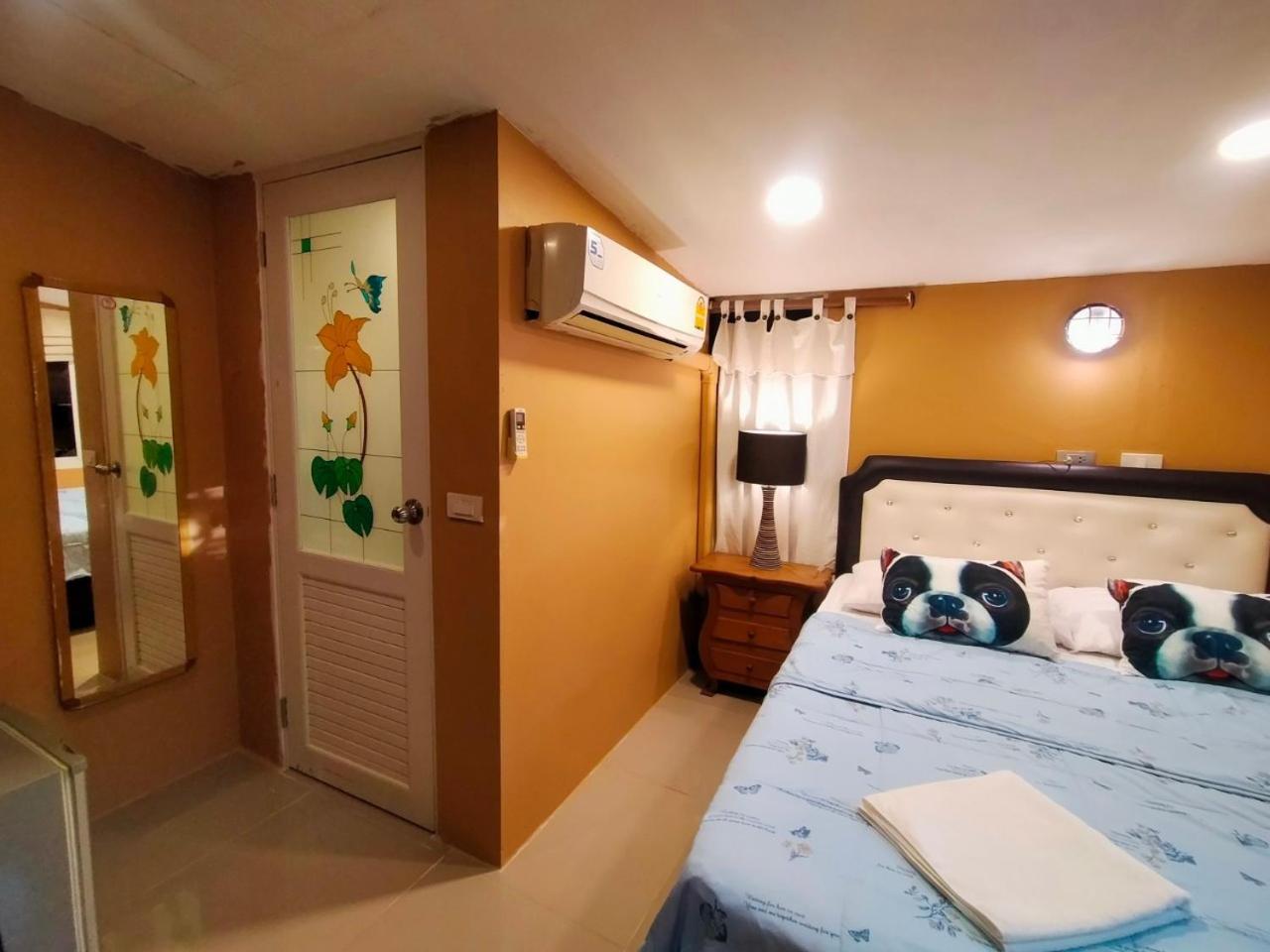 Standard Queen Room photo 2