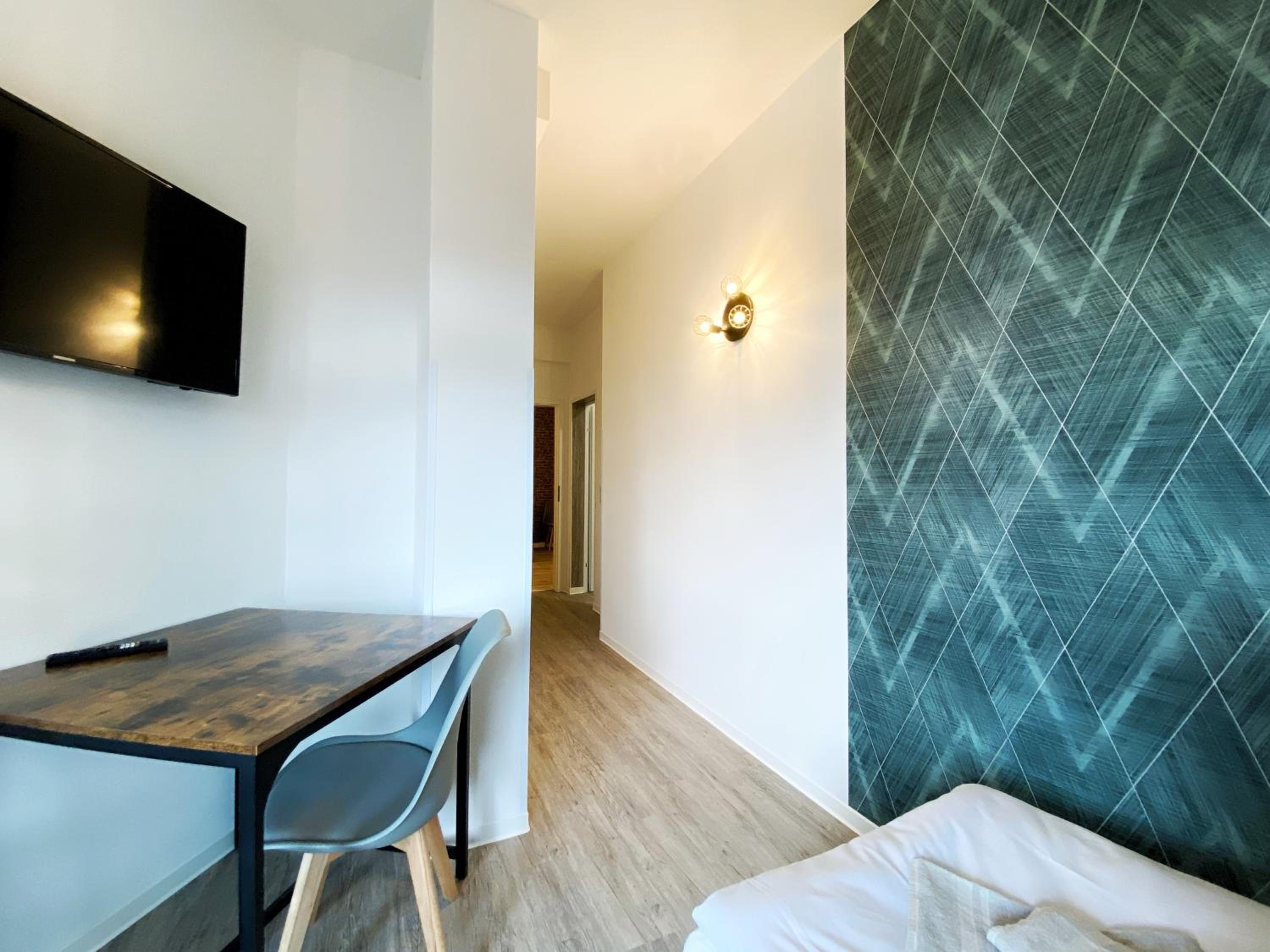 Single Room with Private Bathroom photo 2