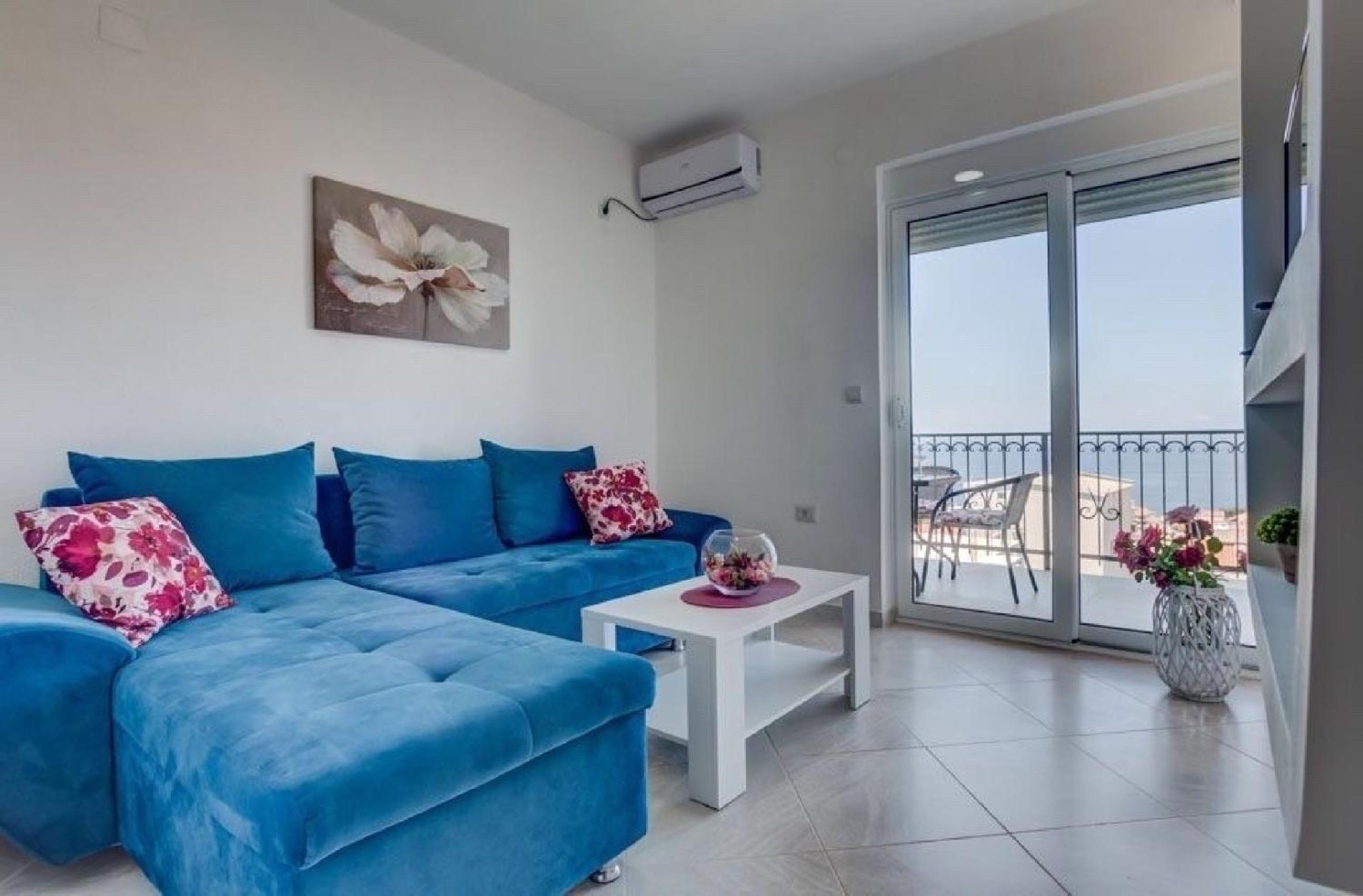 One Bedroom Apartment with Seaview  photo 1