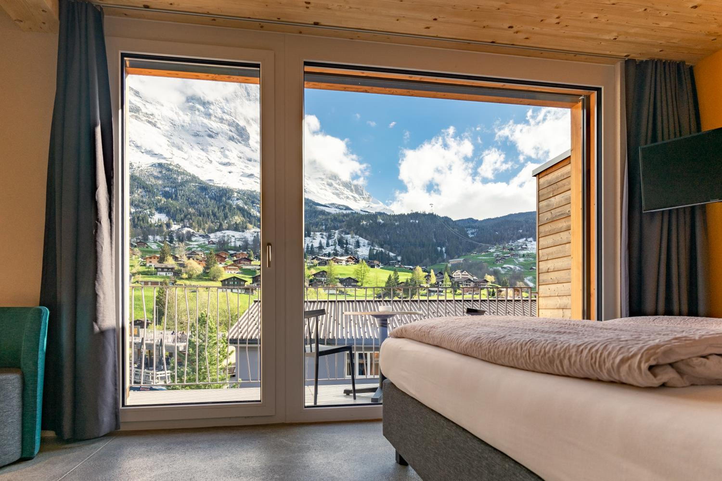 Double Room with Balcony - Photo 2