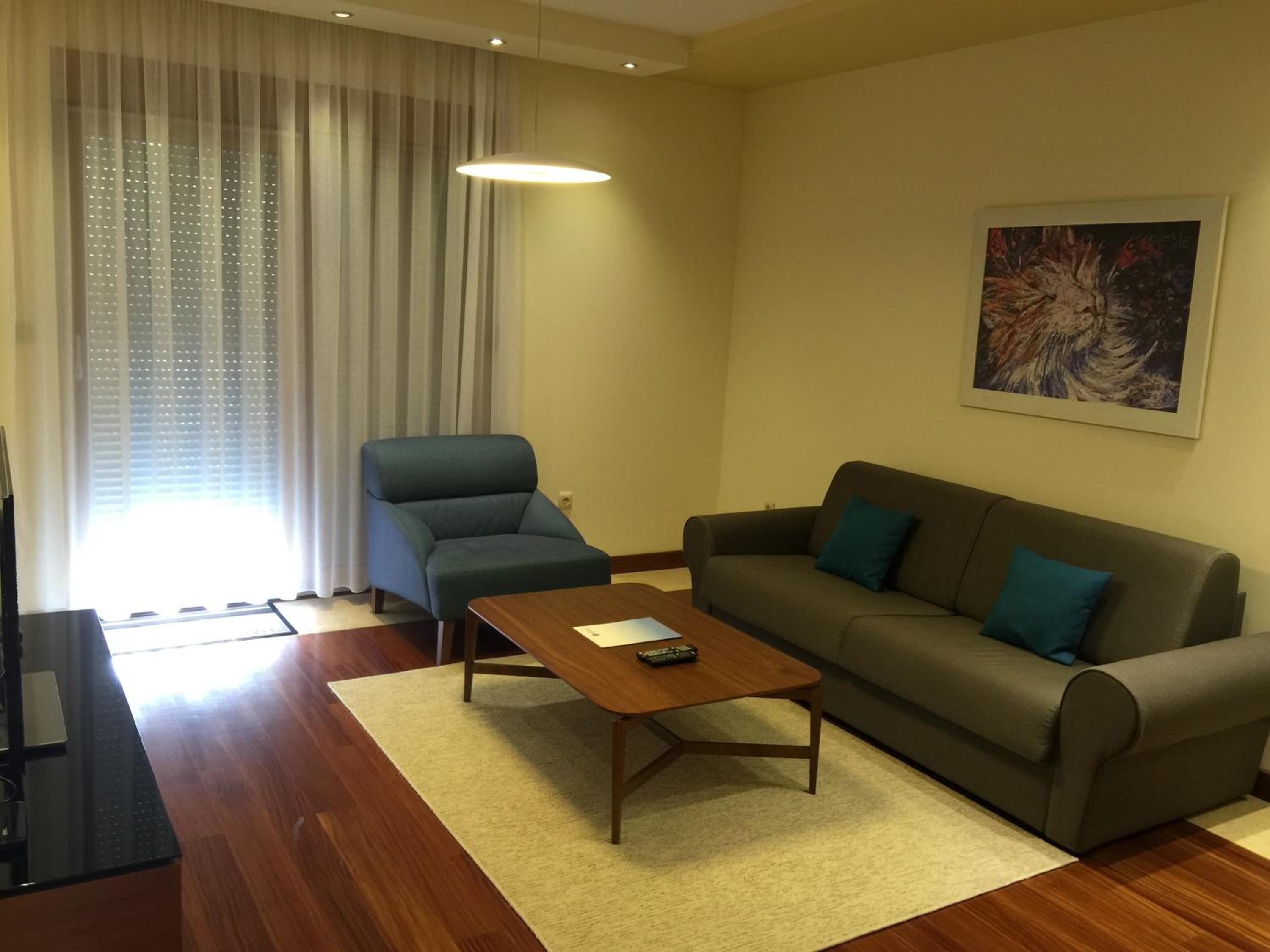 Deluxe One-Bedroom Apartment photo 1