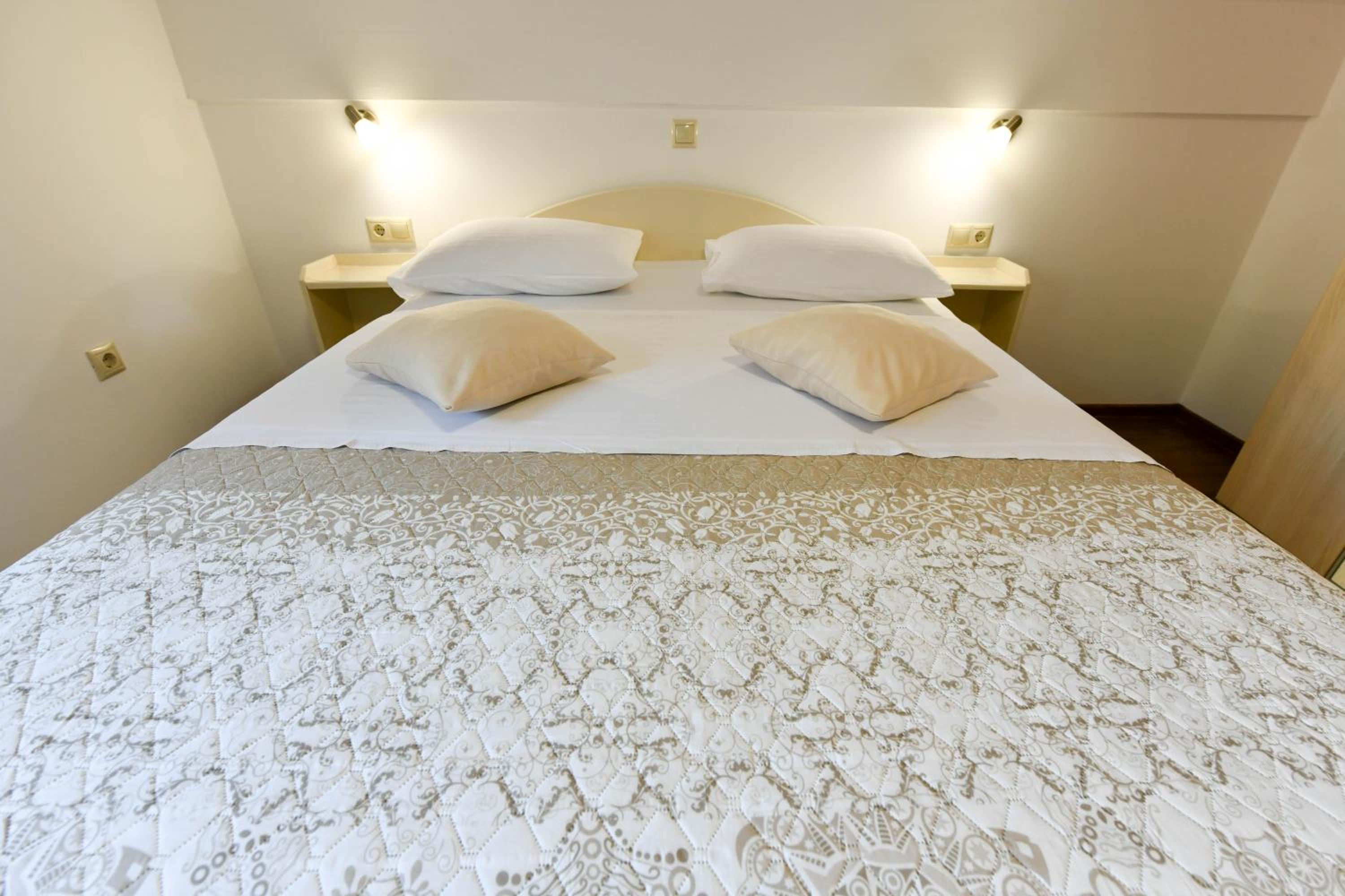 Double Room - Photo 4
