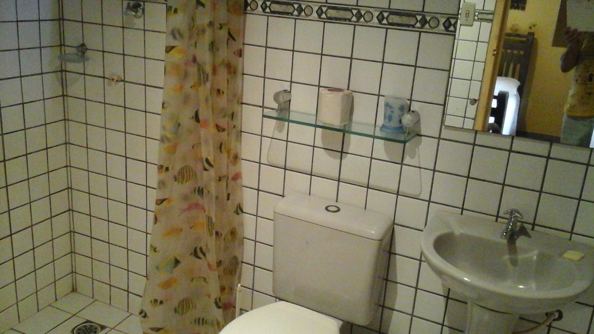 Double or Twin Room with Shower - Photo 7