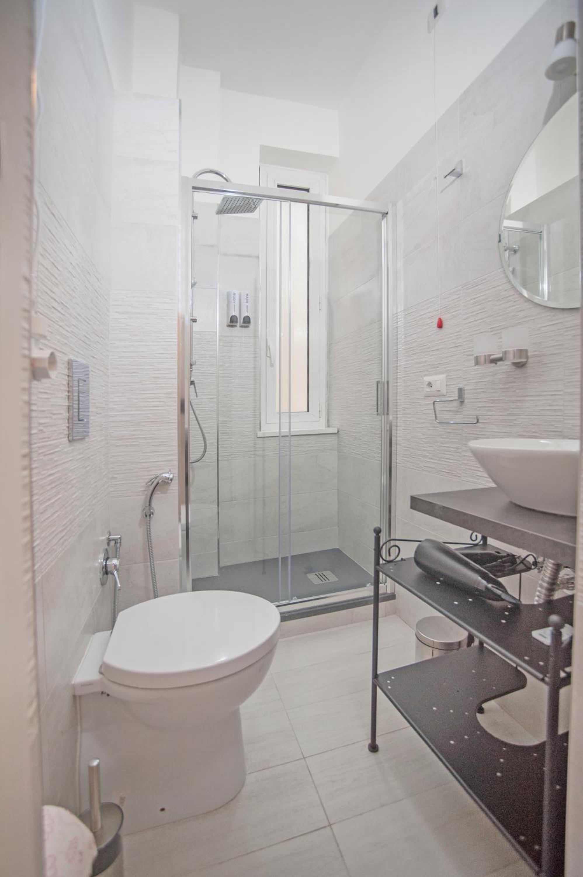 Twin Room with Private External Bathroom photo 3