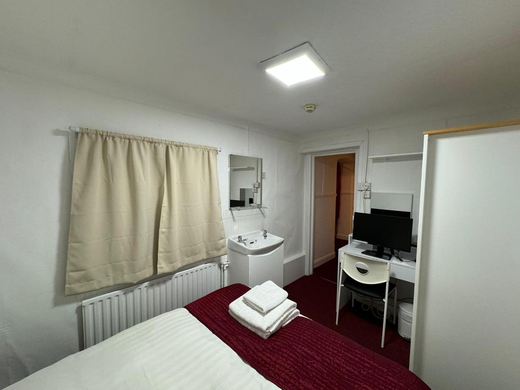Double Room With Private Bathroom photo 3