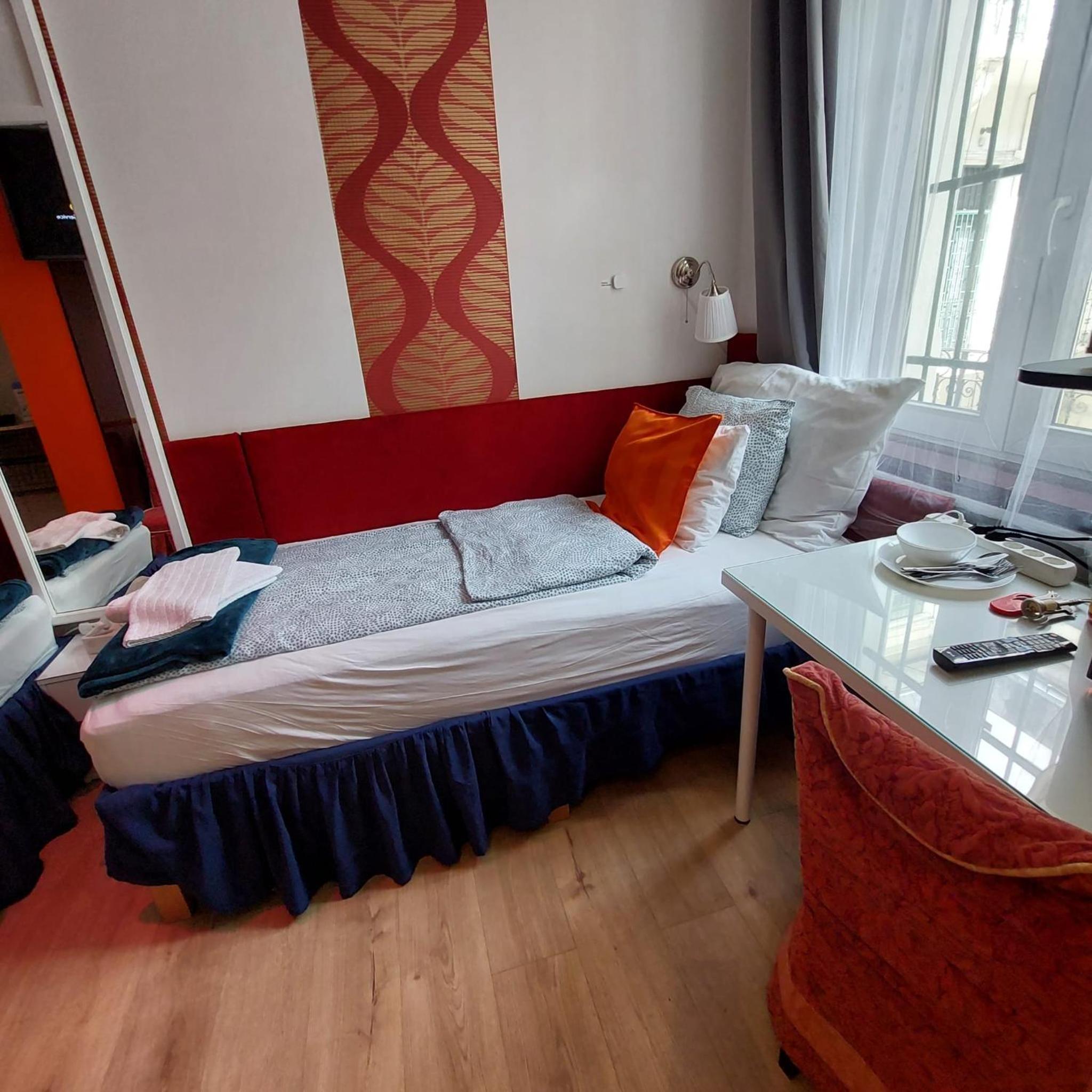 Twin Room - Photo 1