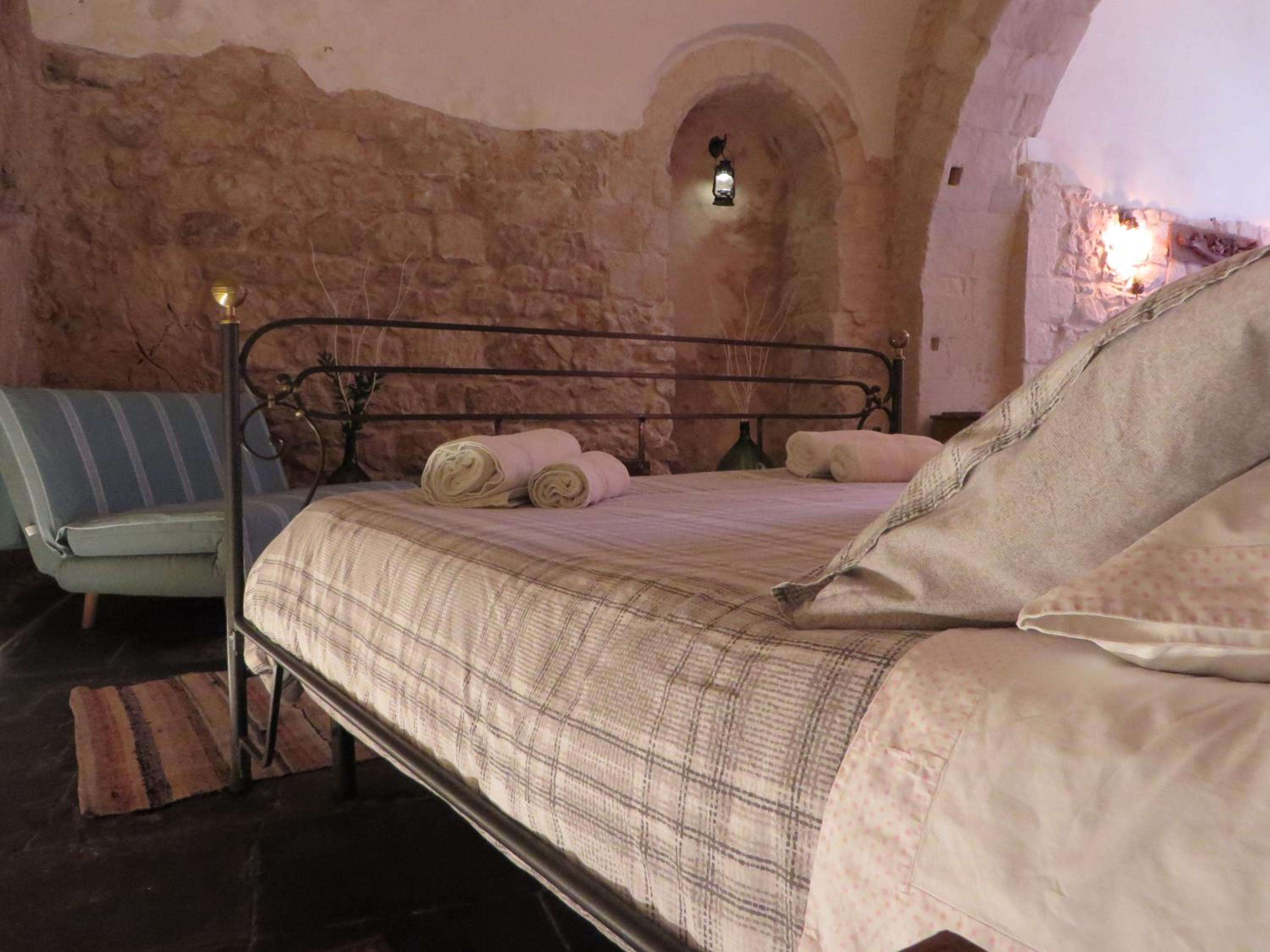 Studio Apartment - Photo 26