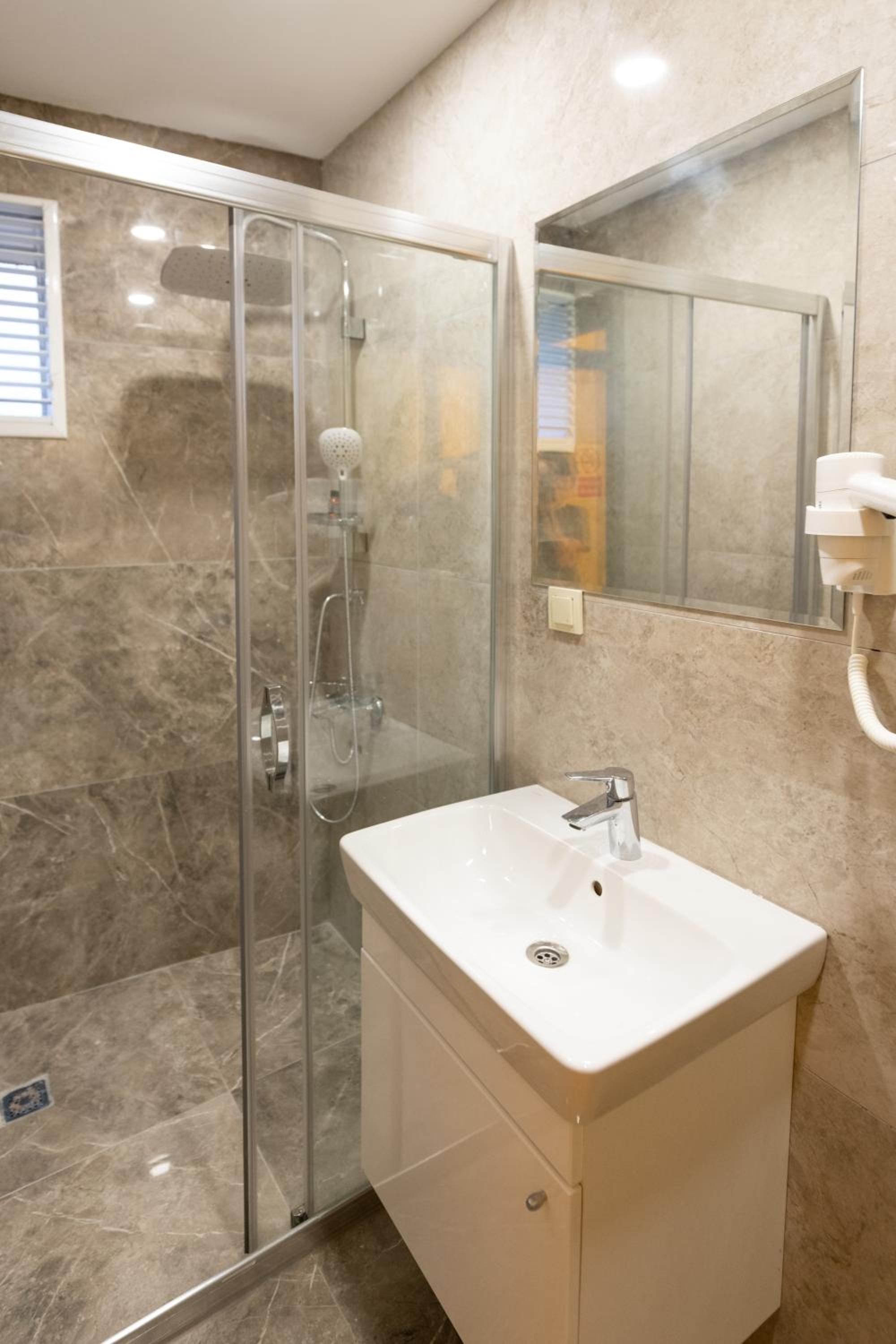 Double Room With Private Bathroom photo 3