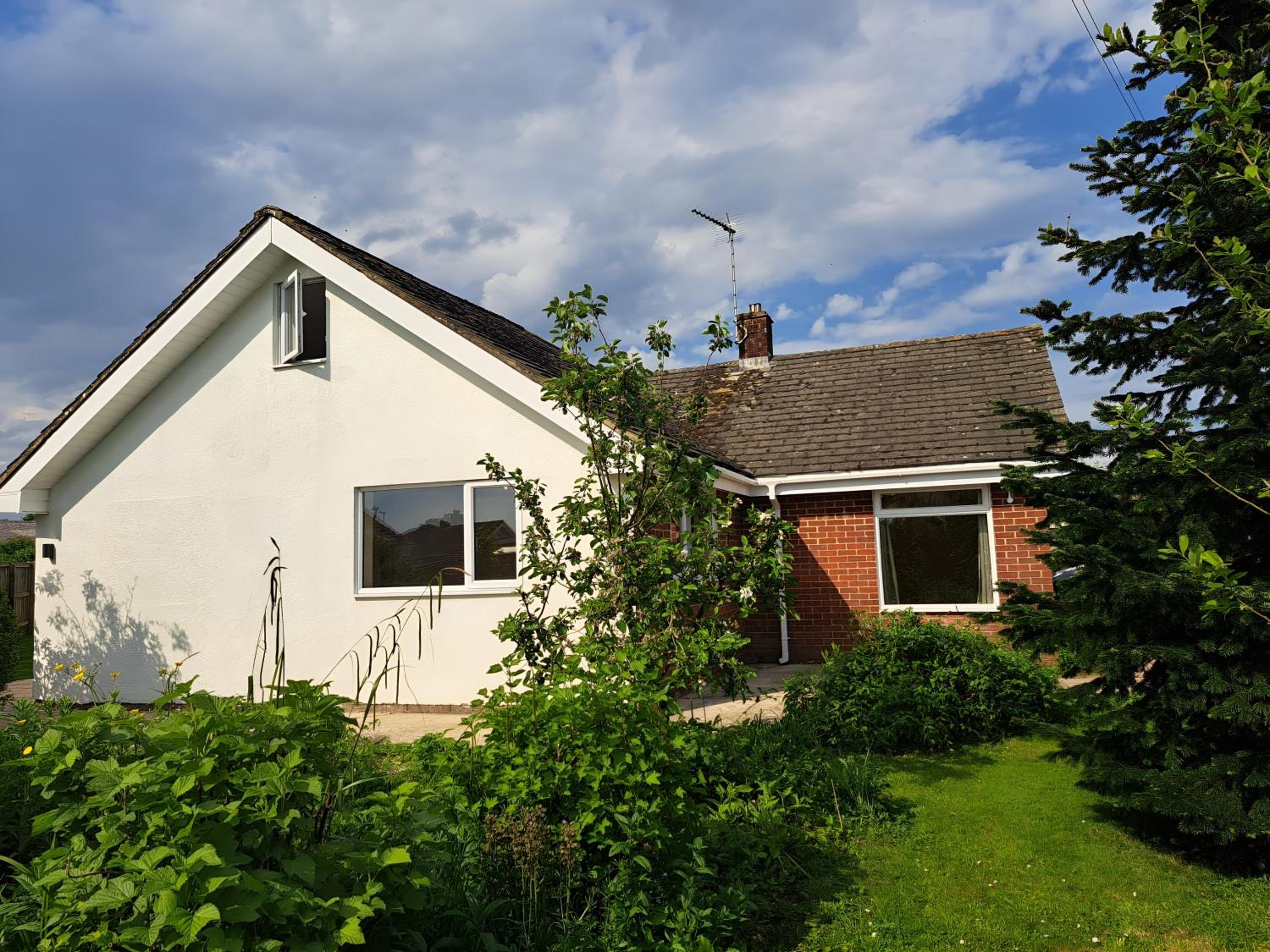 Five-Bedroom Bungalow photo 2