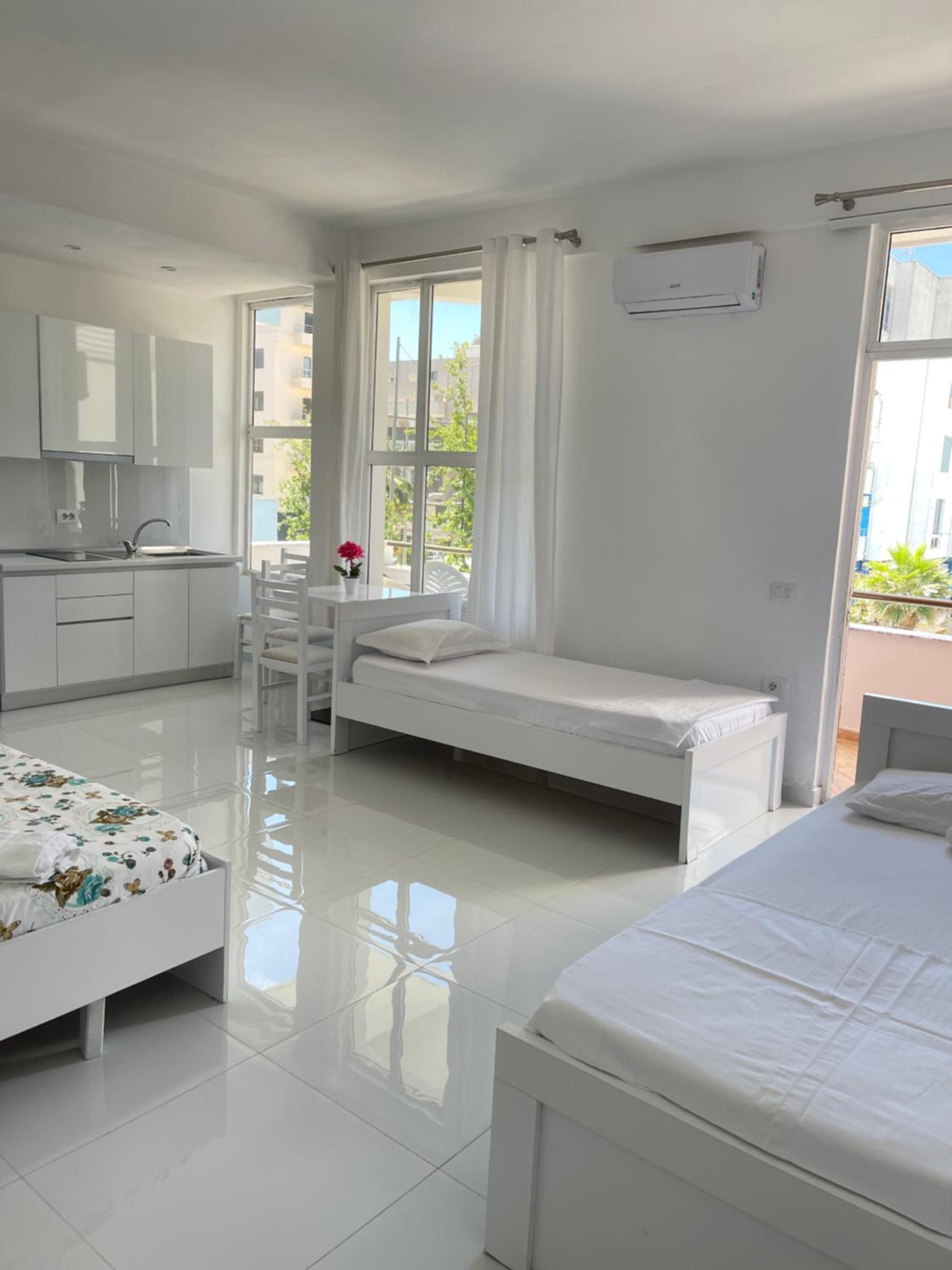One-Bedroom Apartment with Sea View and Balcony photo 1