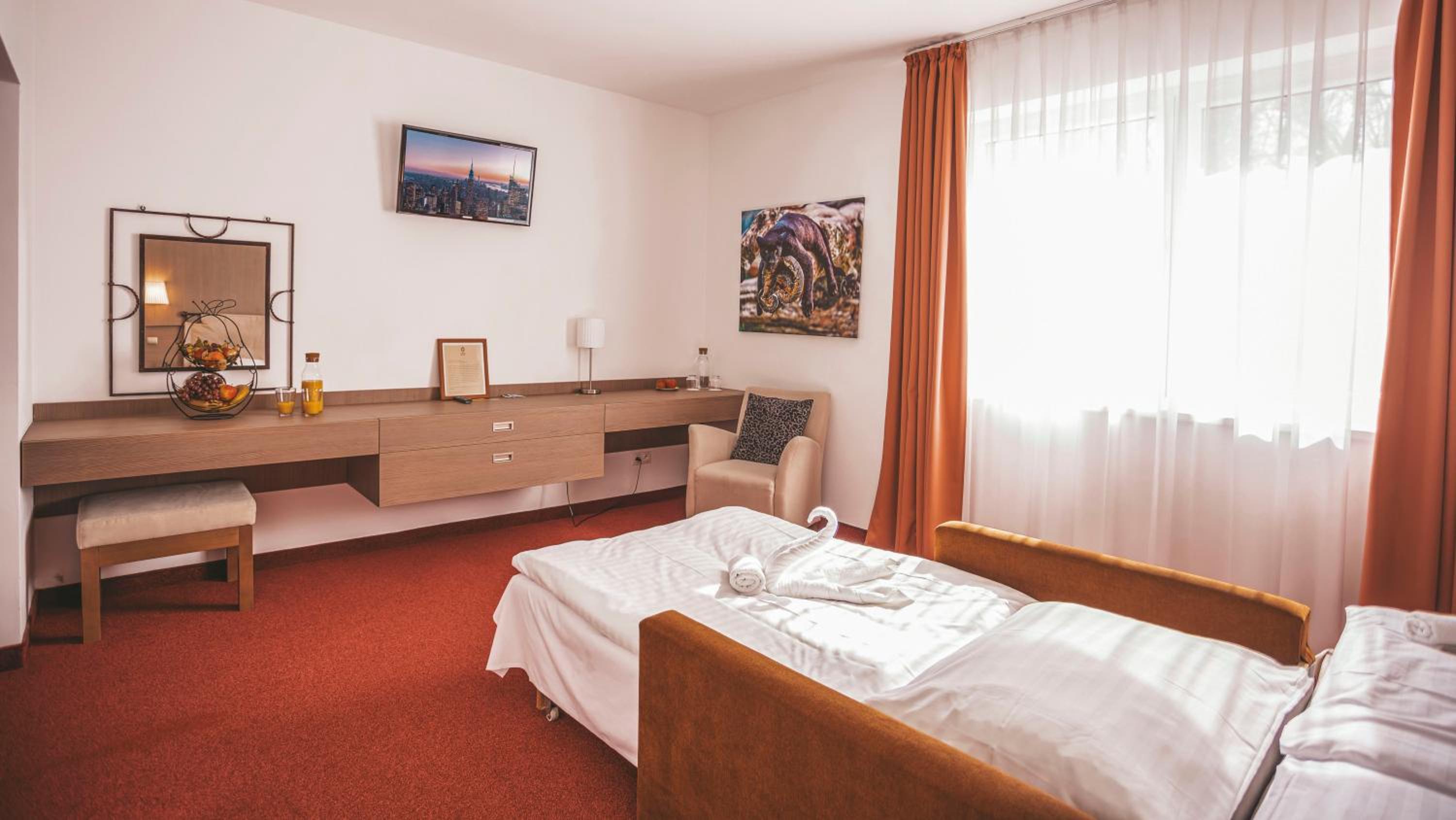 Double Room with Extra Bed - Photo 9